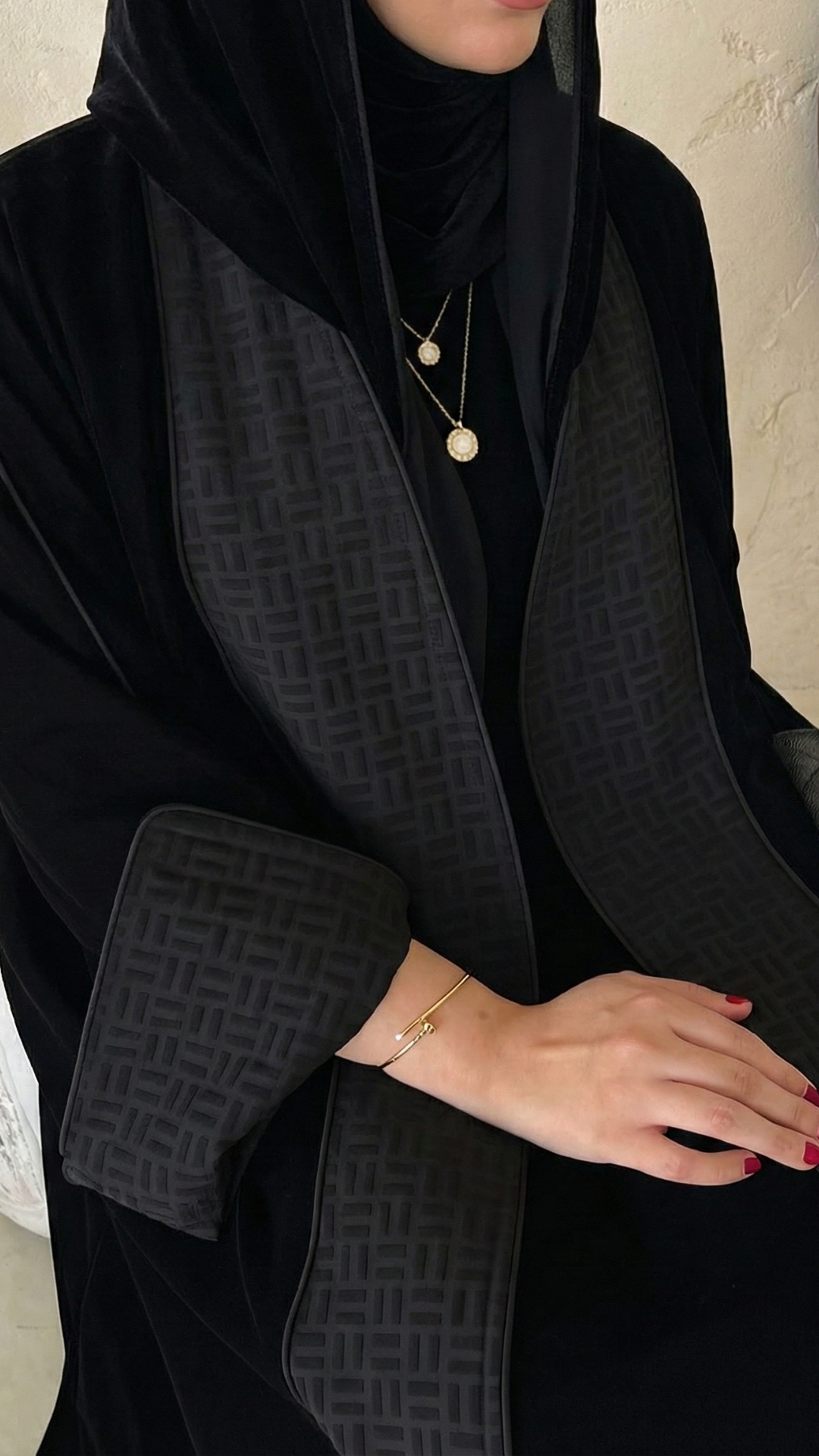 Noir Velvet Abaya