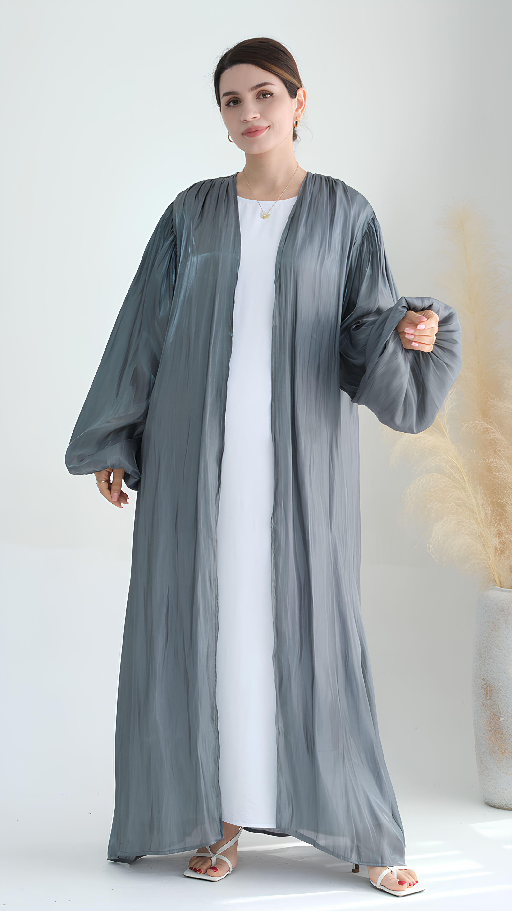 Majestätisches Schimmer-Abaya