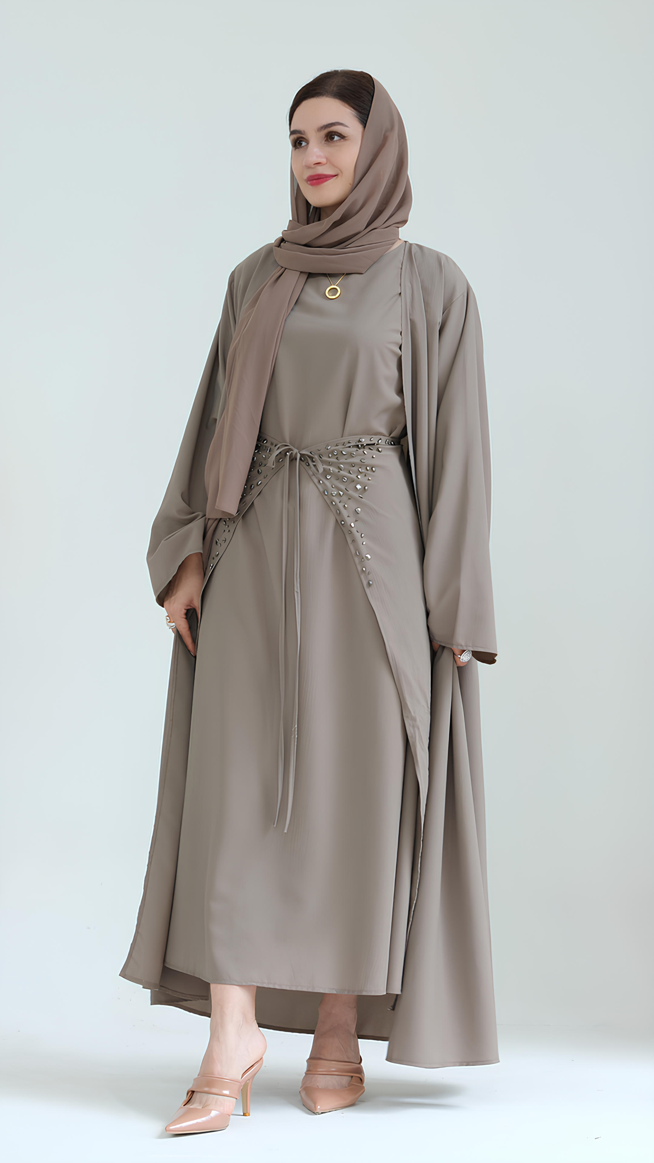 Mit Juwelen besetzte, elegante Abaya