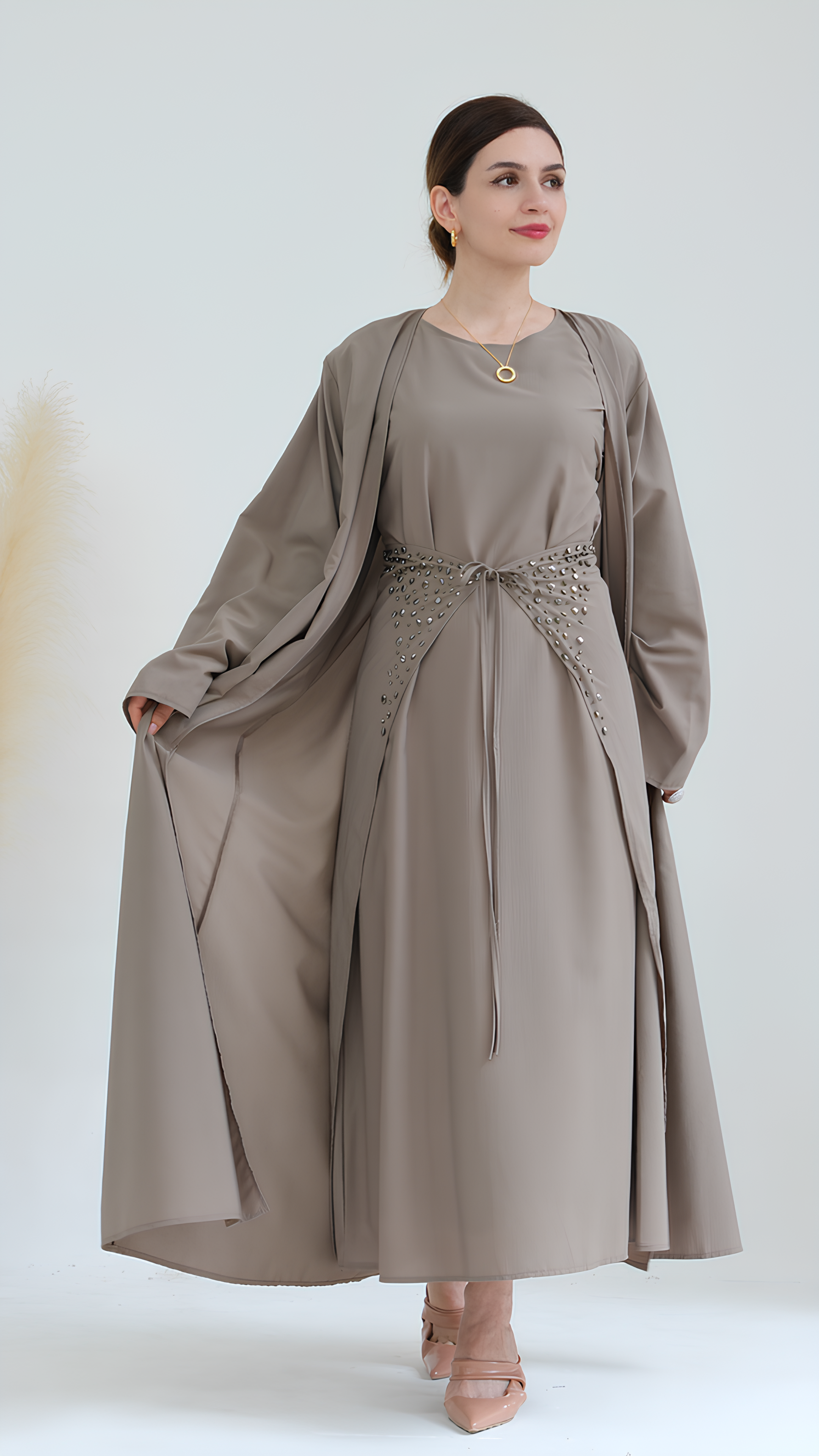 Mit Juwelen besetzte, elegante Abaya