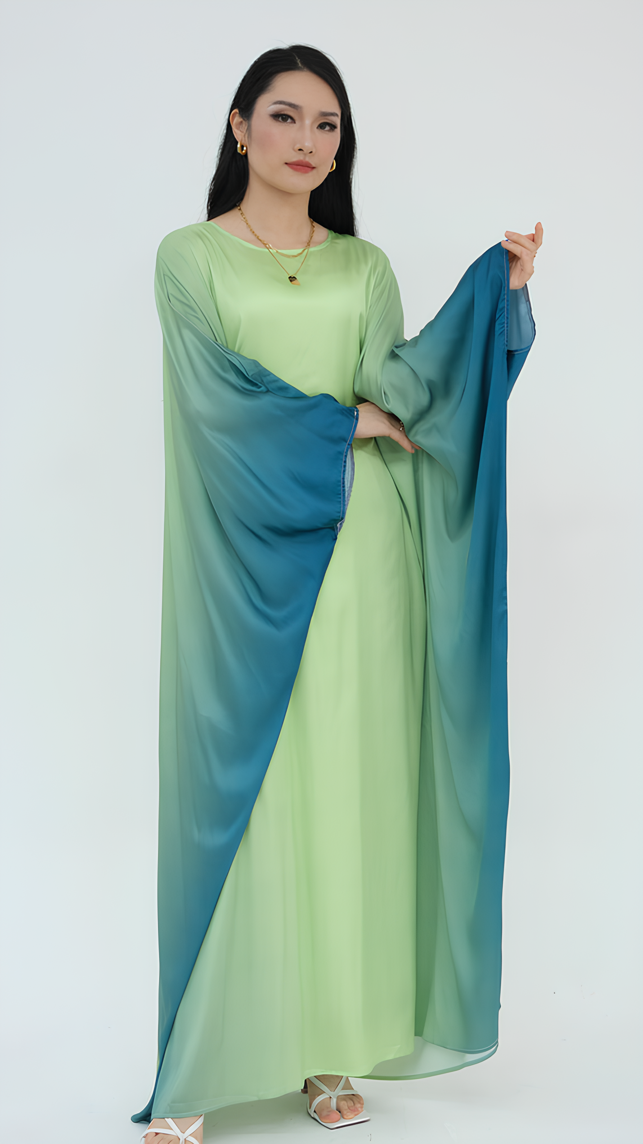 Abaya mit Farbverlauf und Schmetterlingen