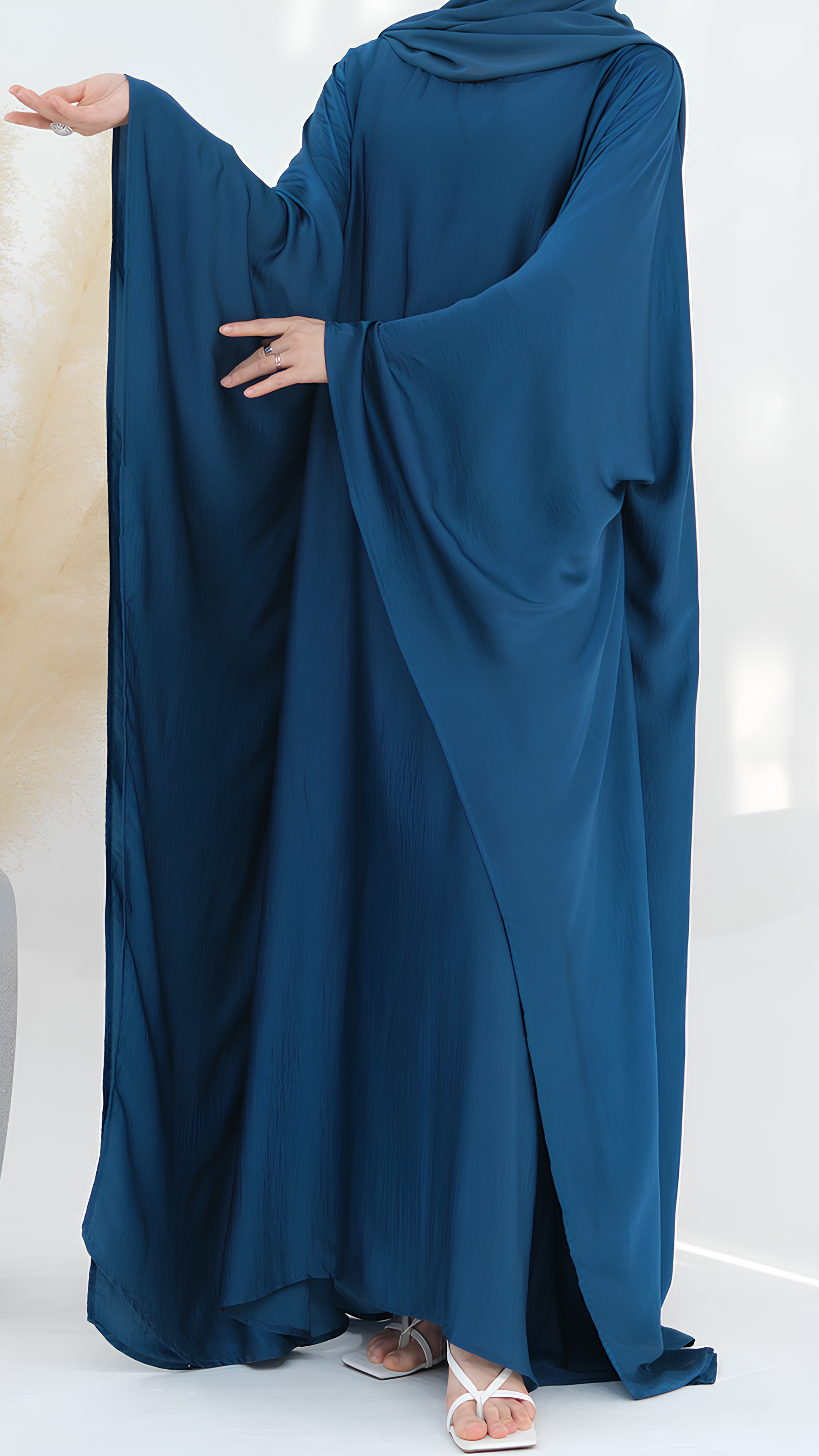 Abaya mit Schmetterlingsmotiv