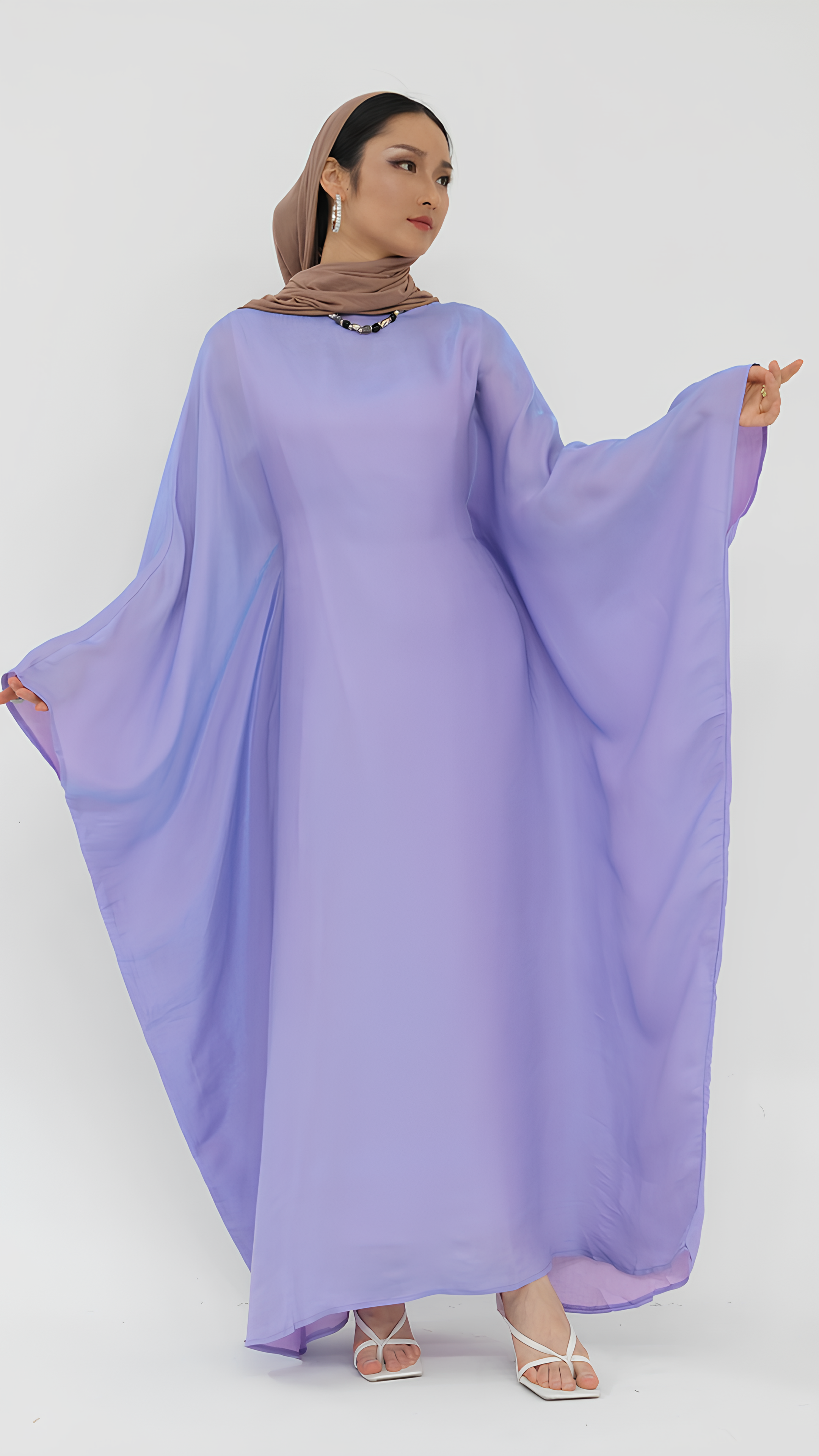 Elegantes Abaya aus Satin mit Schmetterlingen