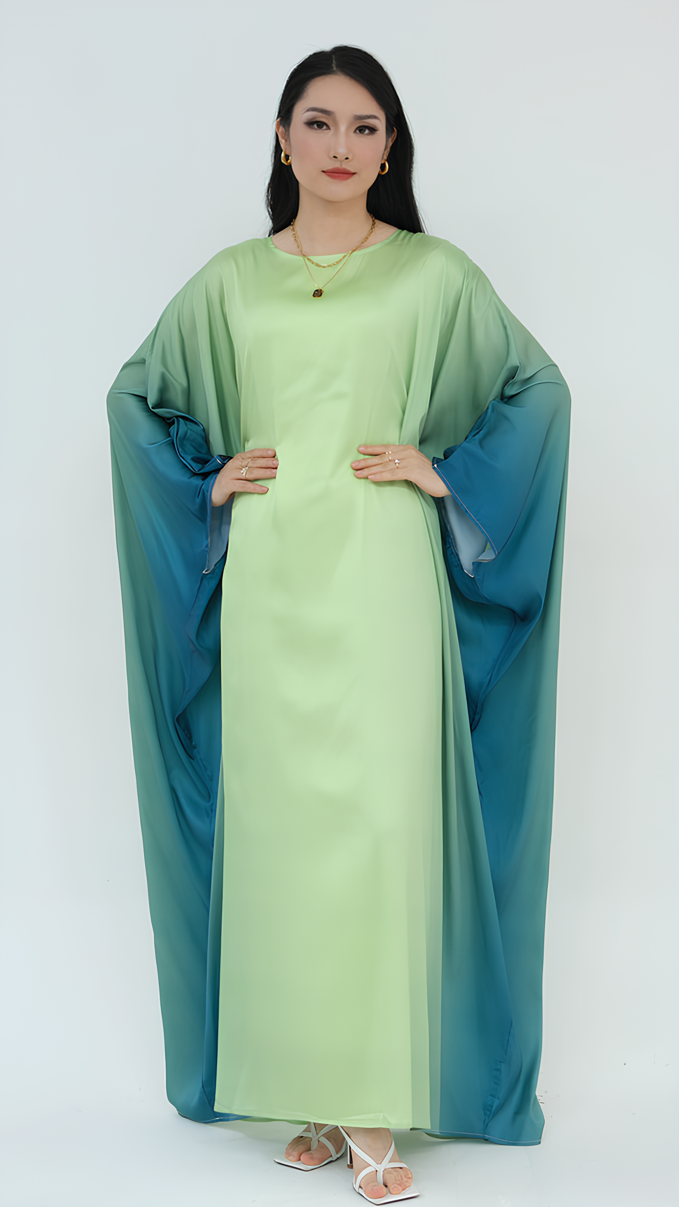 Abaya mit Farbverlauf und Schmetterlingen