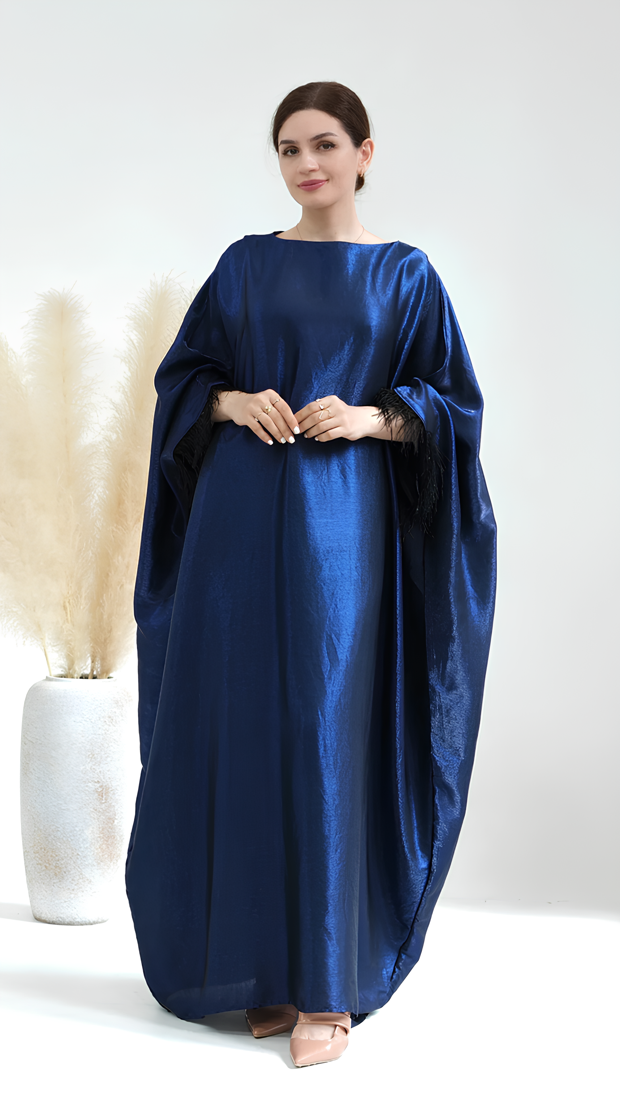 Abaya à plumes fermées