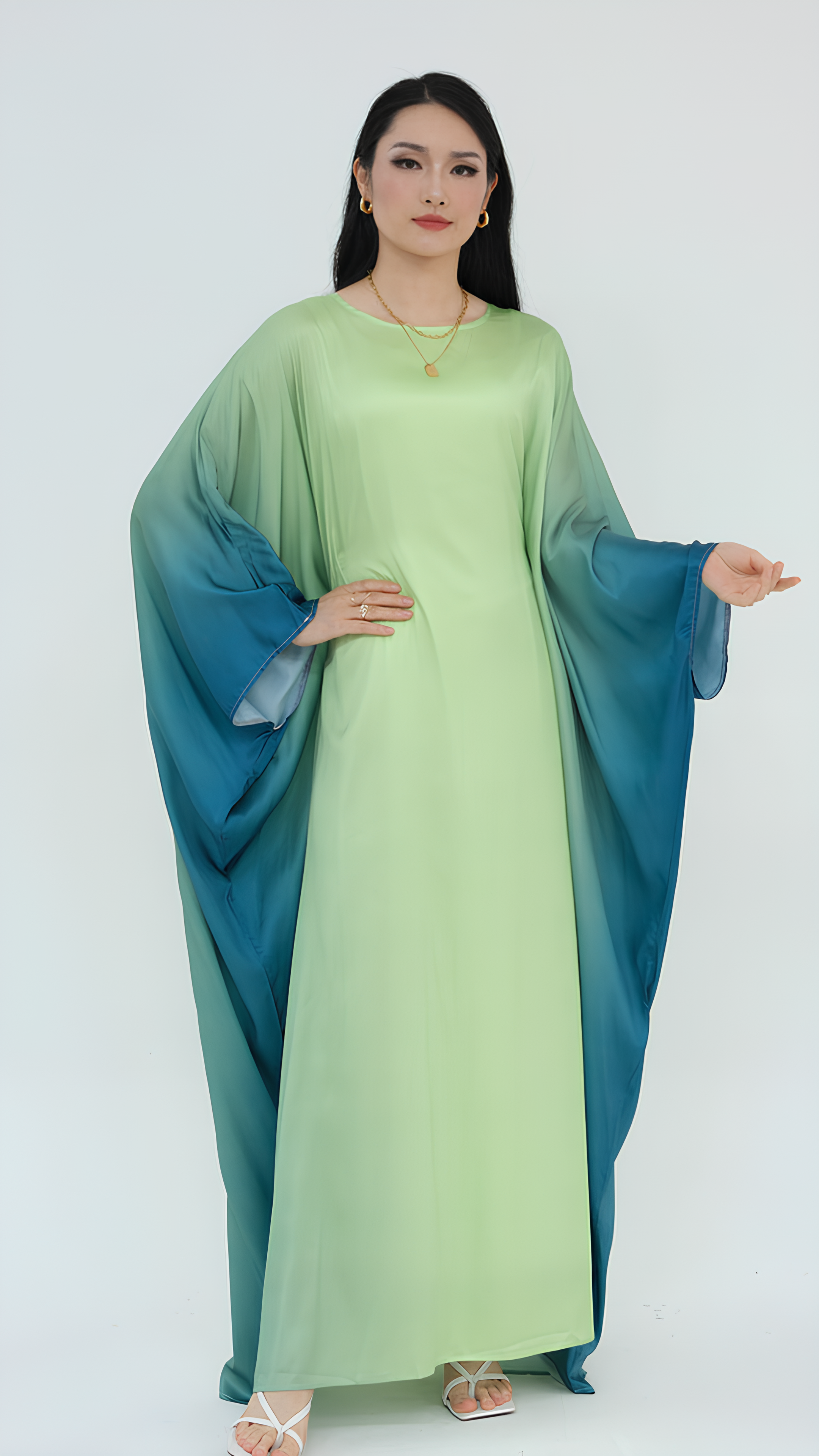 Abaya mit Farbverlauf und Schmetterlingen