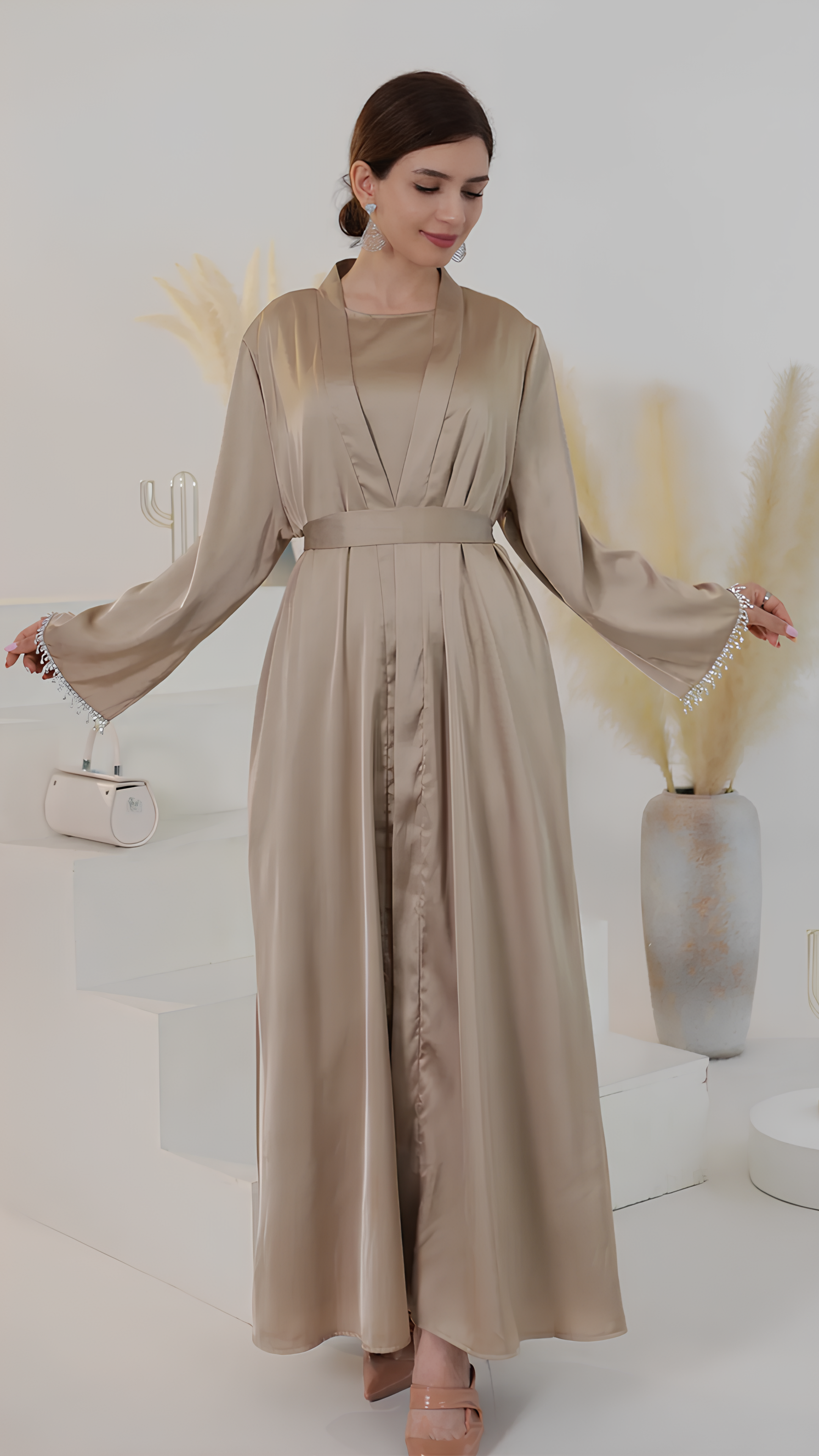 Kimono mit Diamanten, Abaya