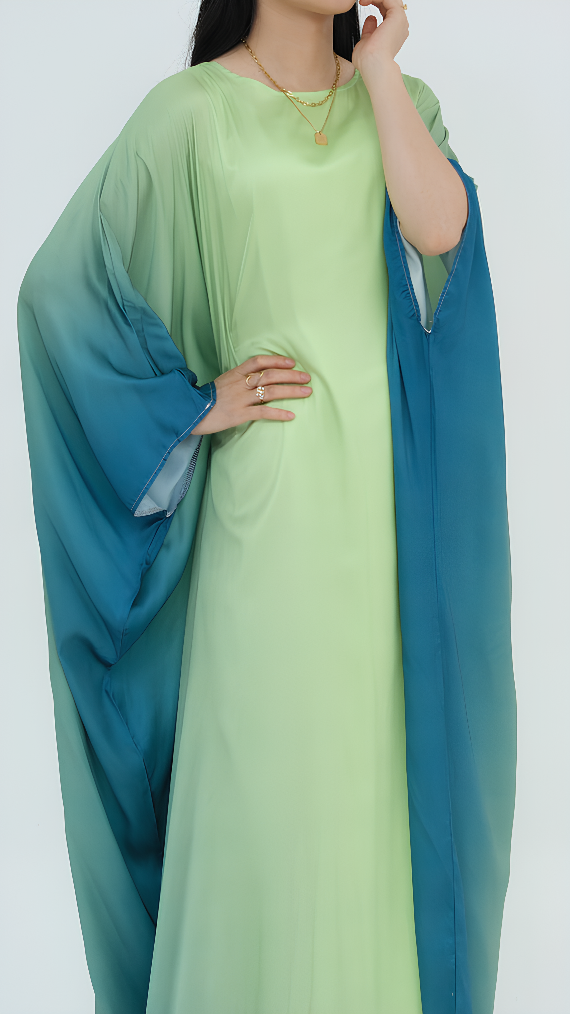 Abaya mit Farbverlauf und Schmetterlingen