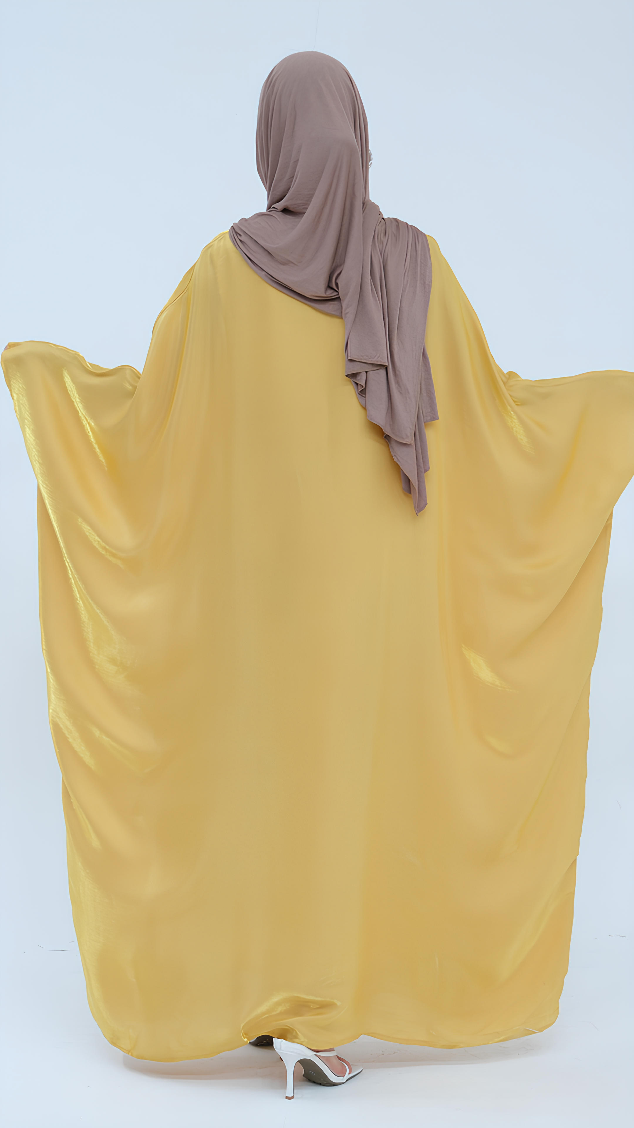 Elegantes Abaya aus Satin mit Schmetterlingen