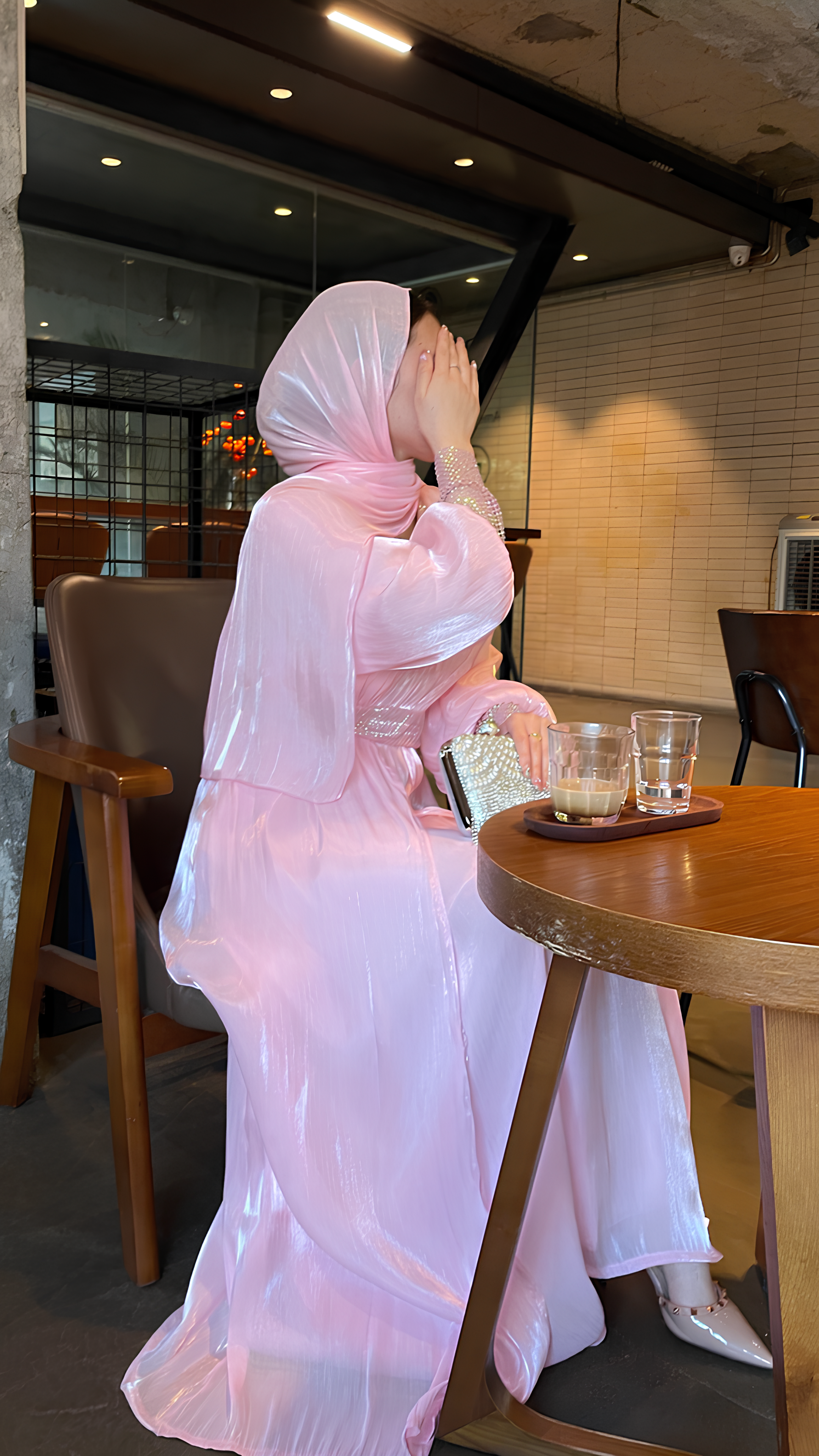 Abaya aus Perlennetz