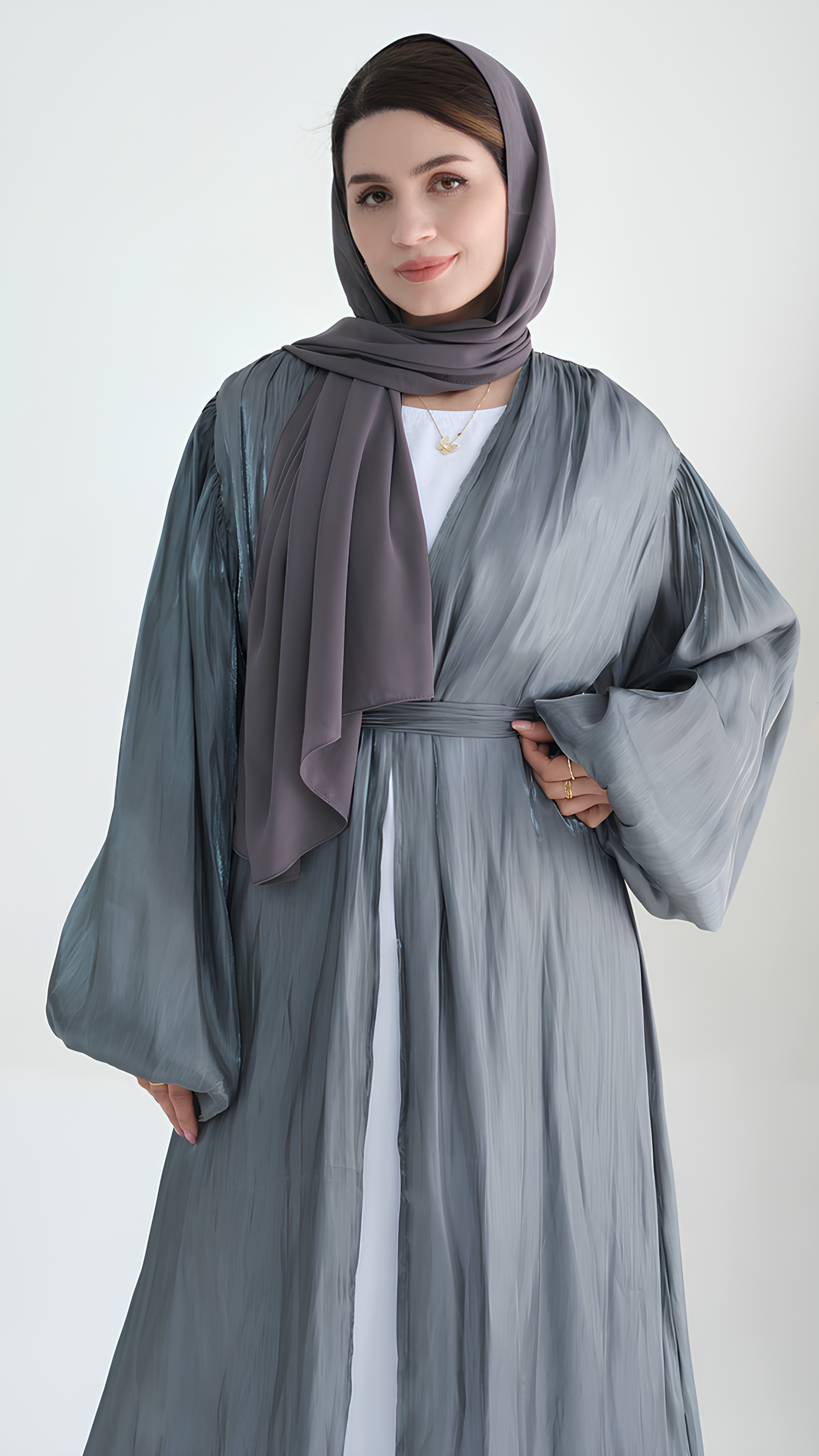 Majestätisches Schimmer-Abaya