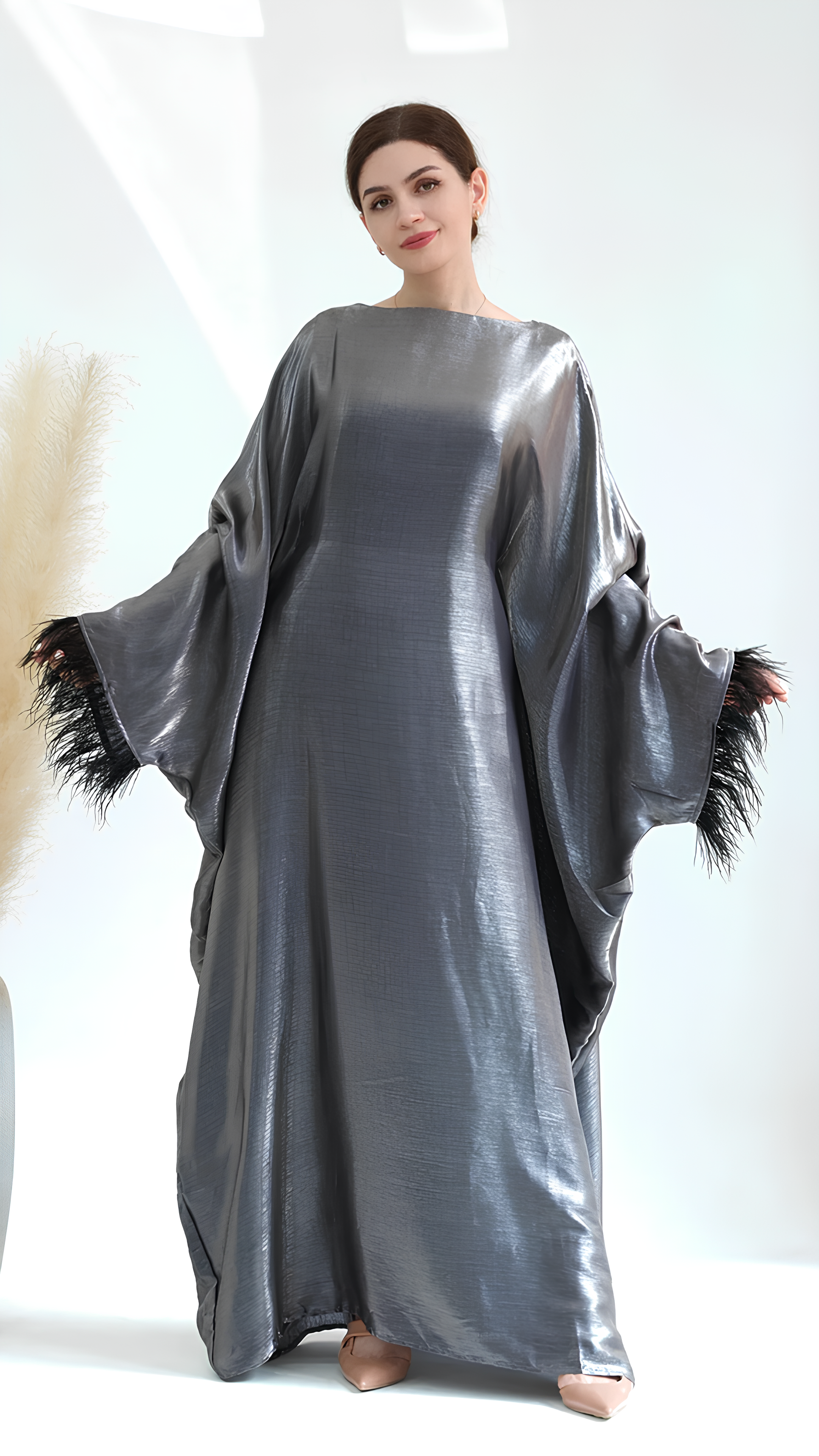 Abaya à plumes fermées