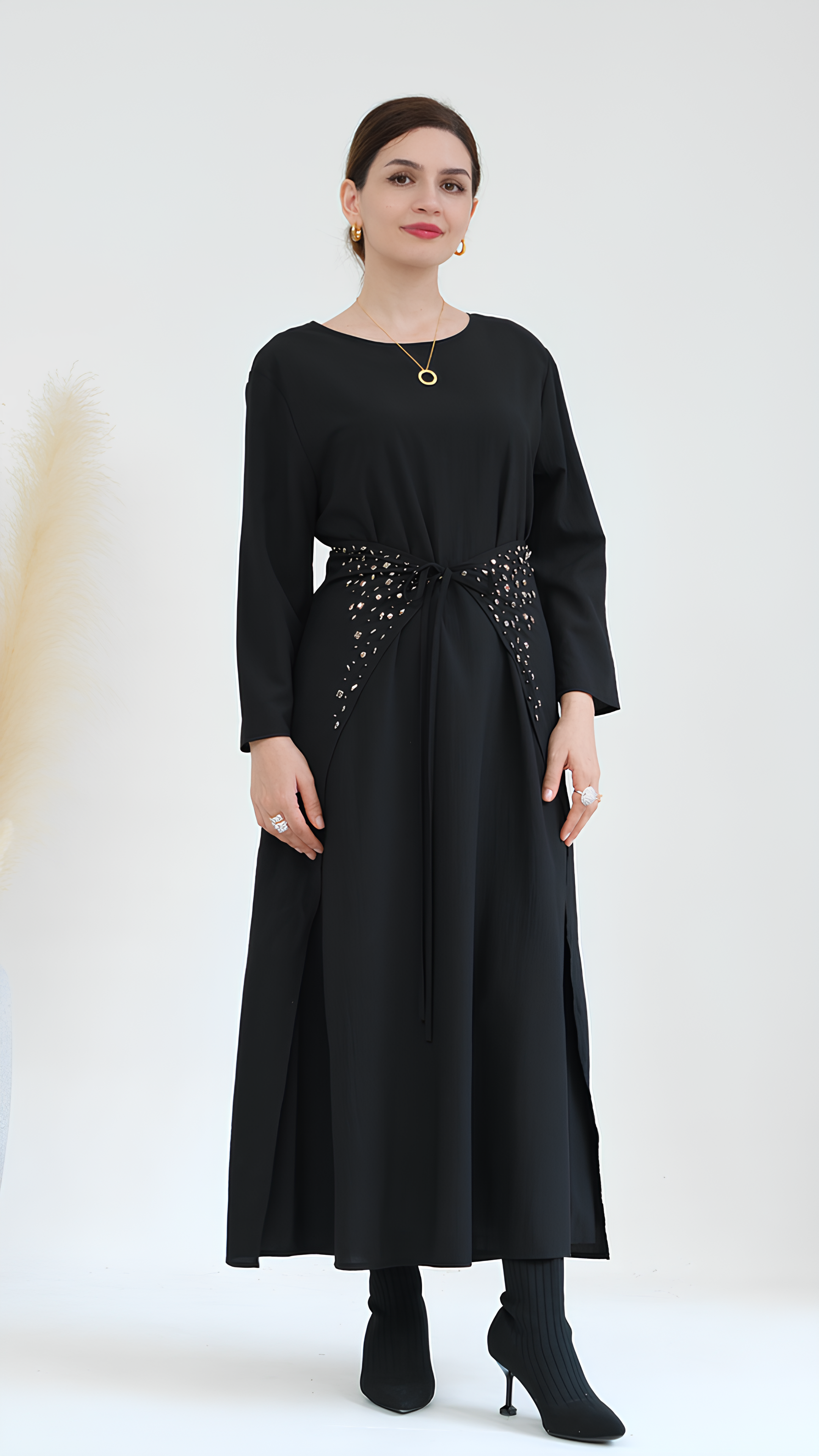 Mit Juwelen besetzte, elegante Abaya