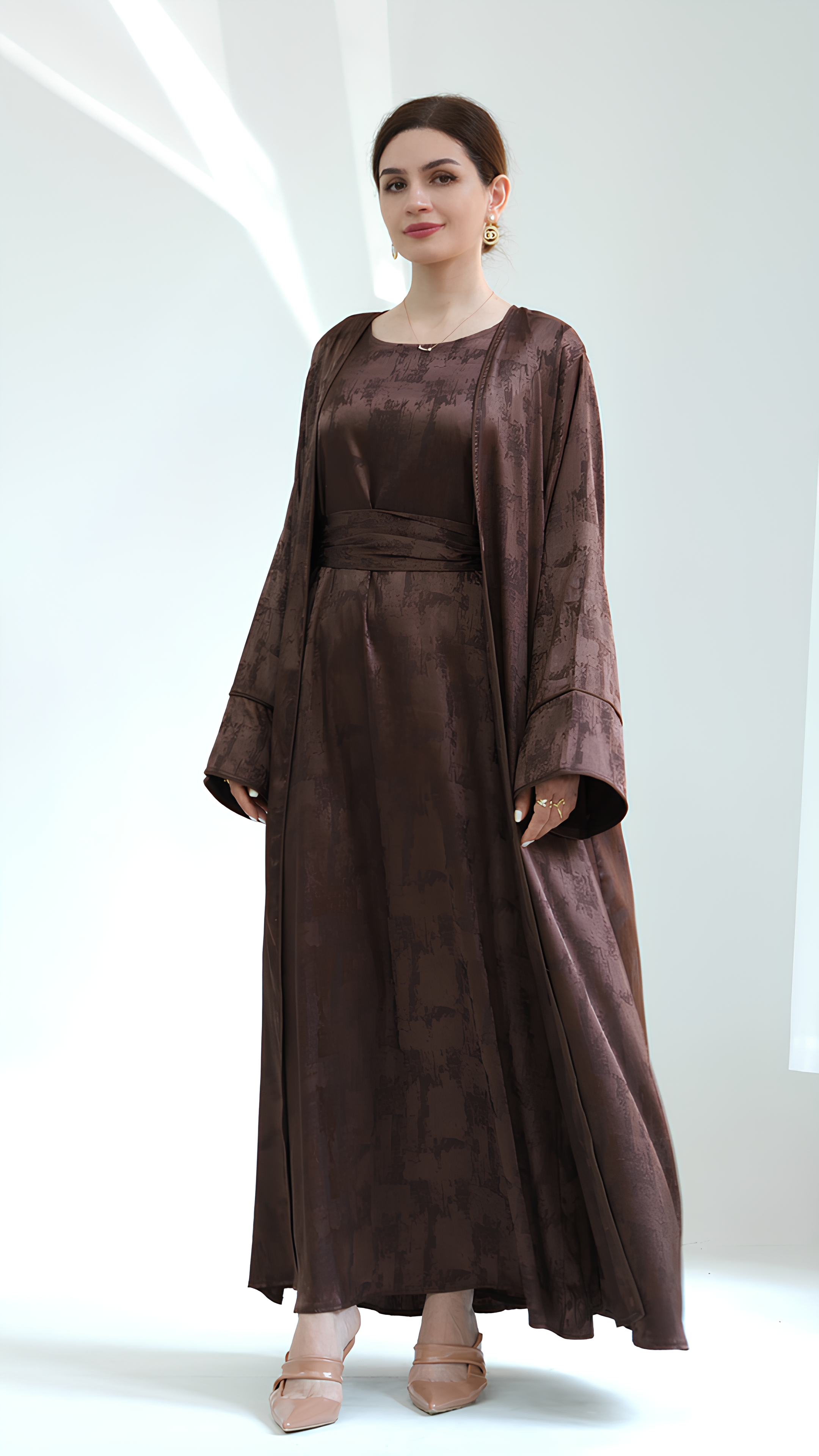 Abaya mit ruhigem Charme