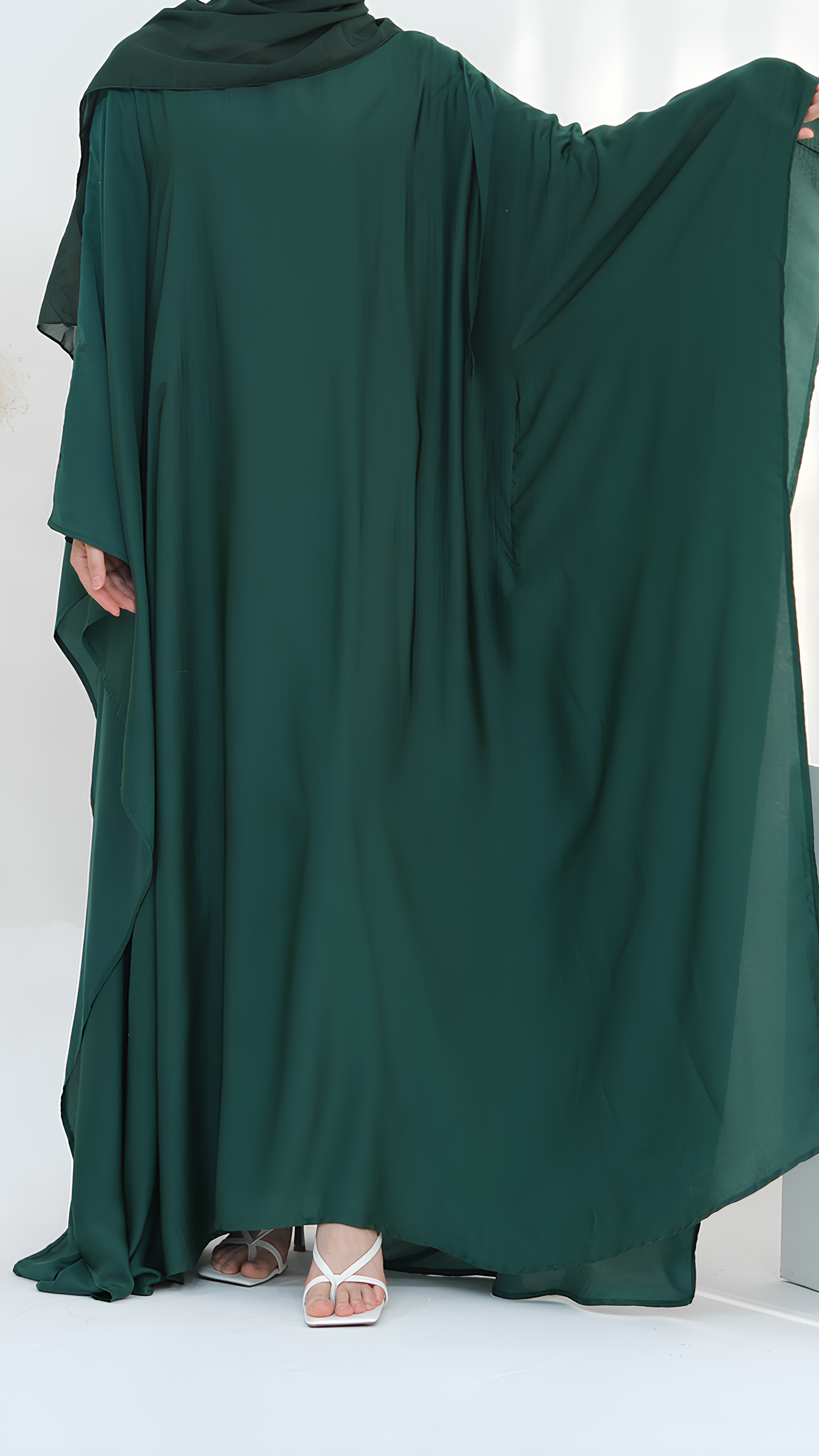 Abaya mit Schmetterlingsmotiv