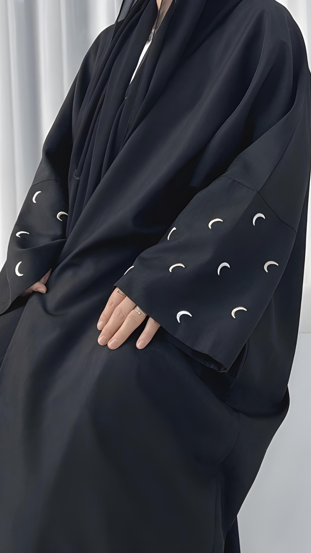 Open Moon Abaya