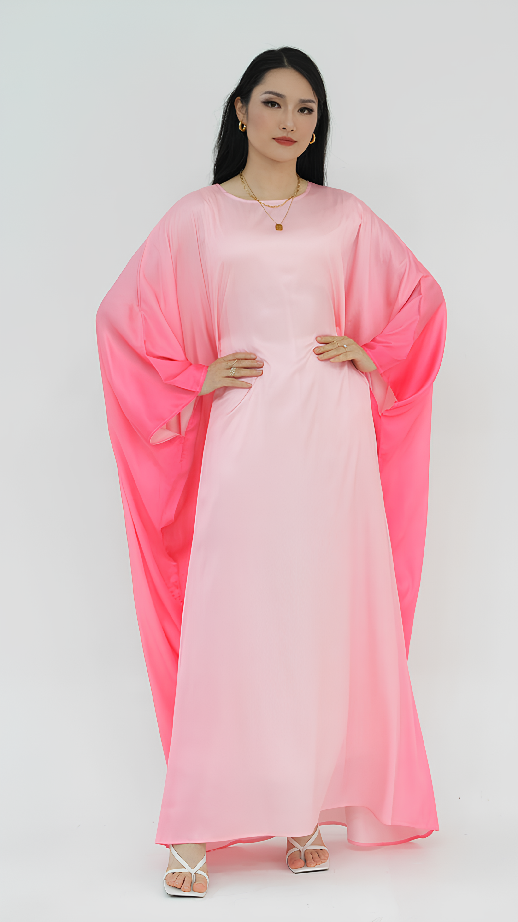 Abaya mit Farbverlauf und Schmetterlingen