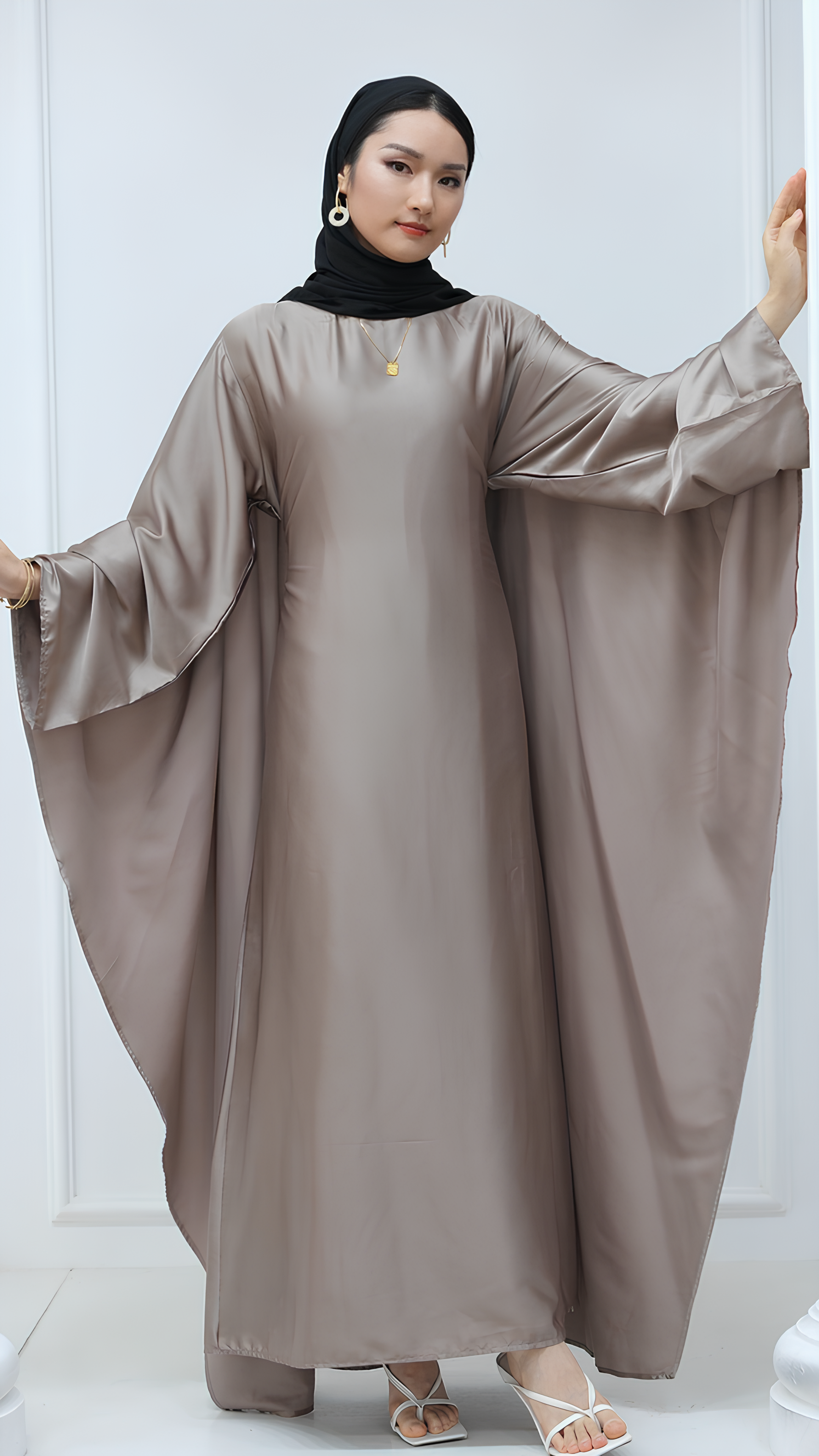 Abaya papillon en satin scintillant