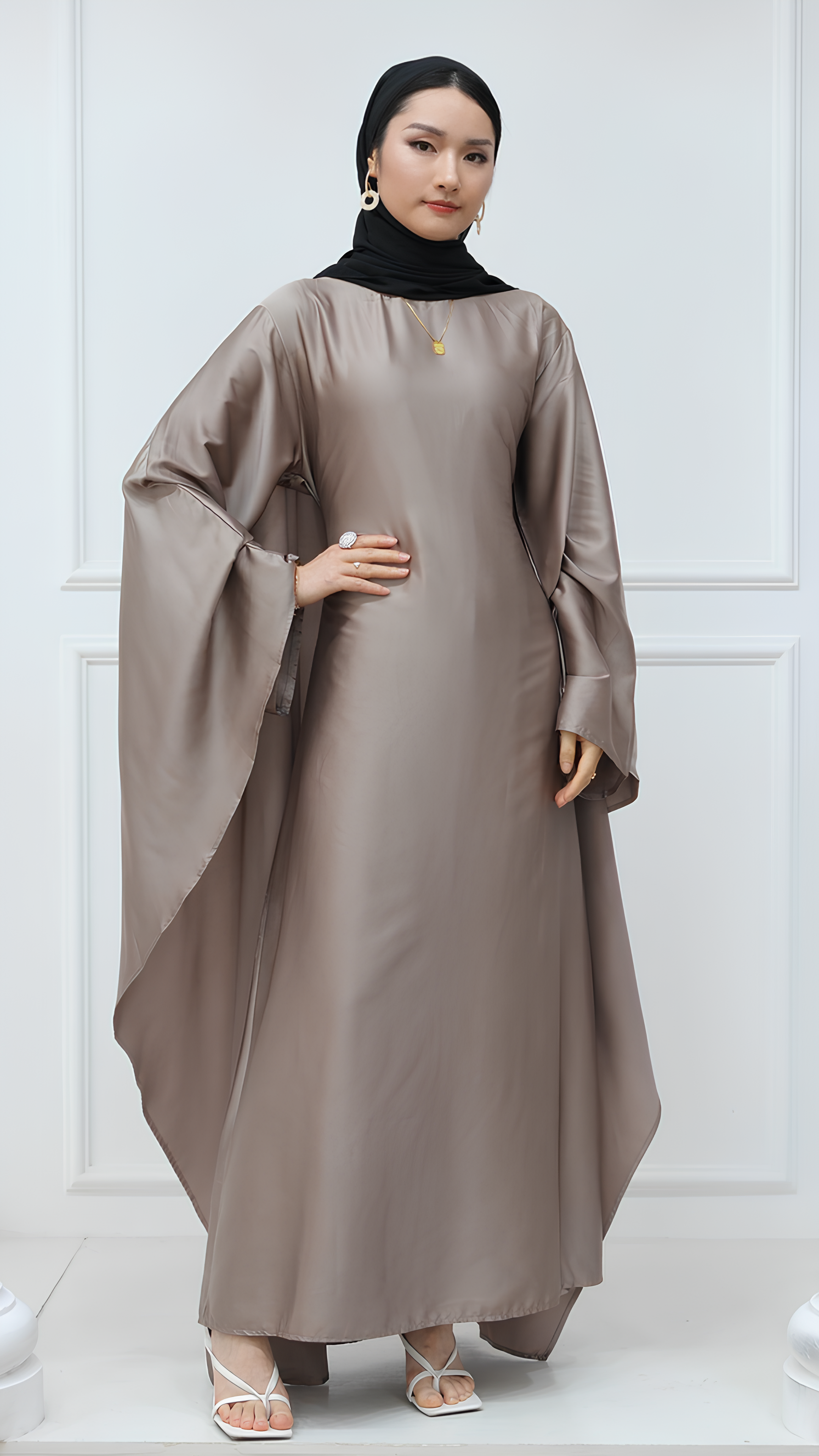 Abaya papillon en satin scintillant