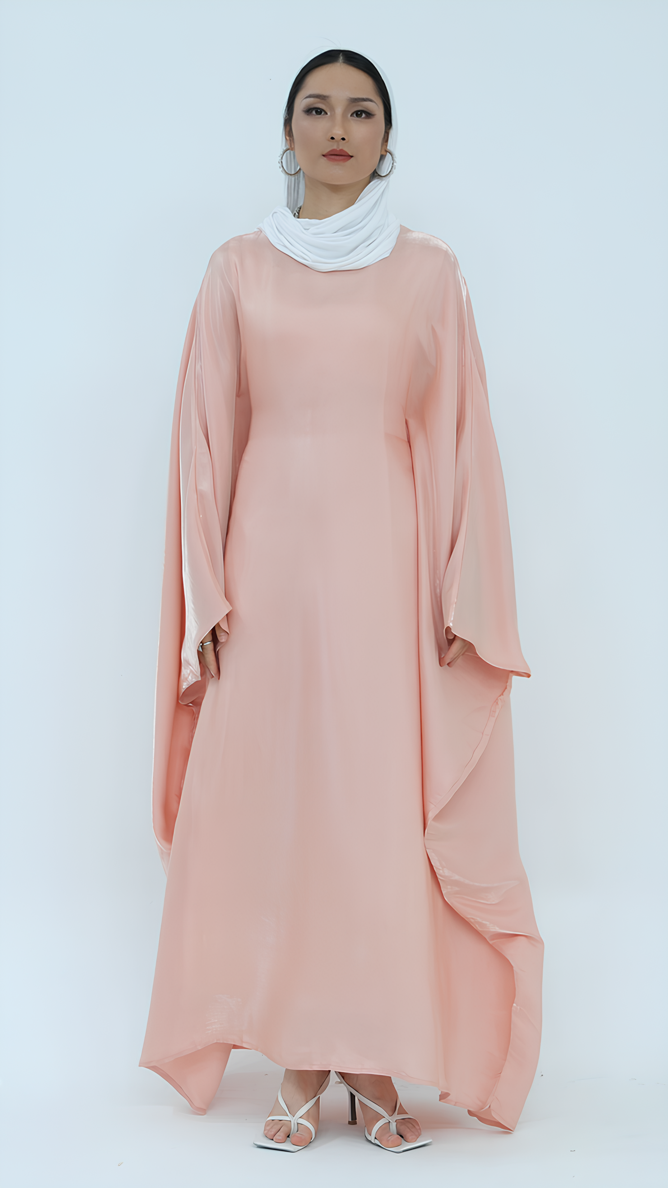 Elegantes Abaya aus Satin mit Schmetterlingen