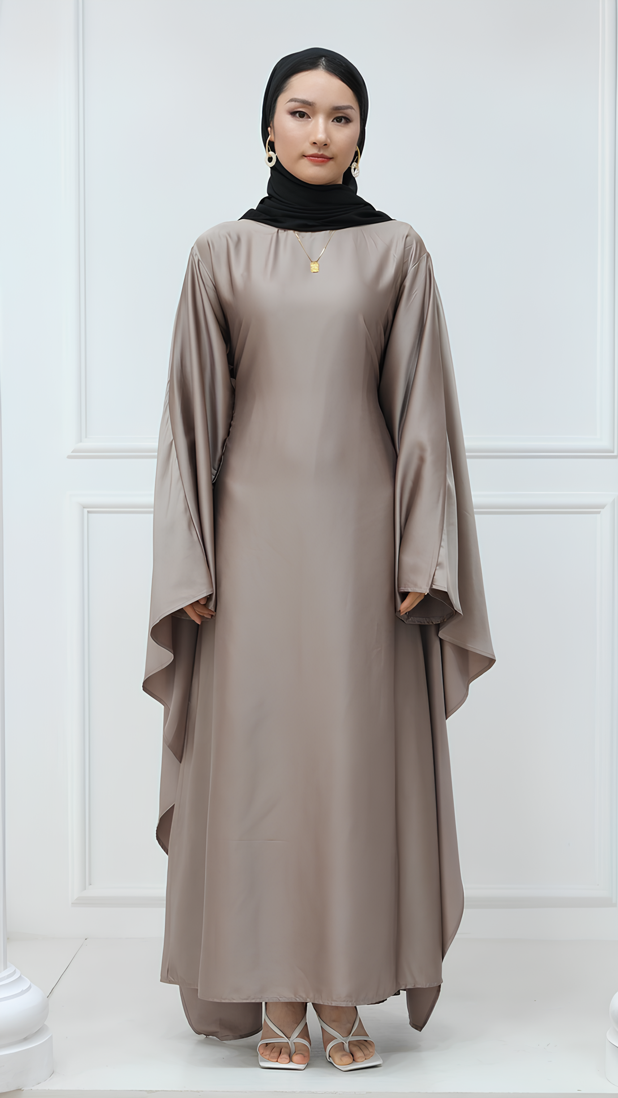 Abaya papillon en satin scintillant