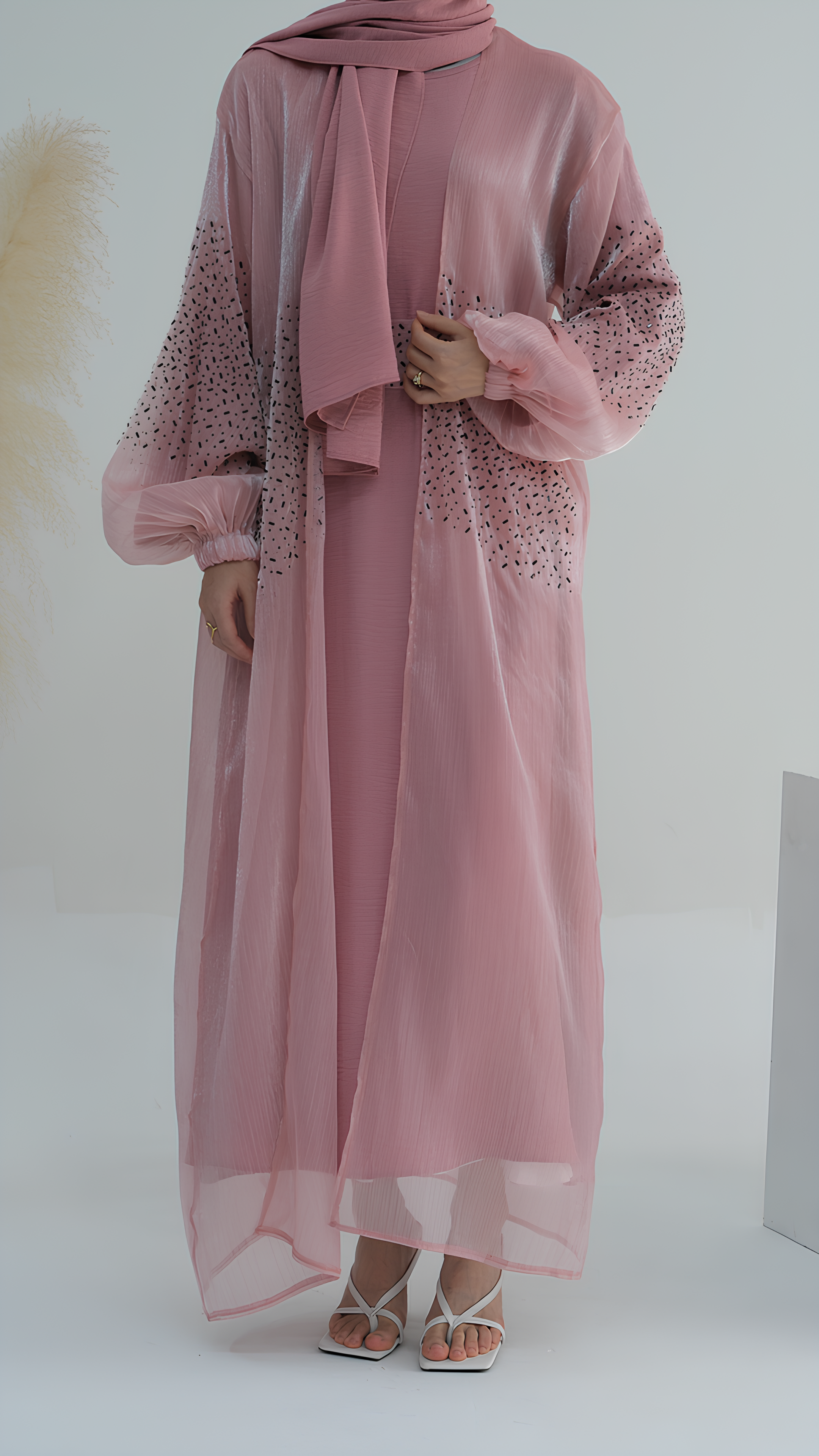 Abaya mit himmlischem Charme