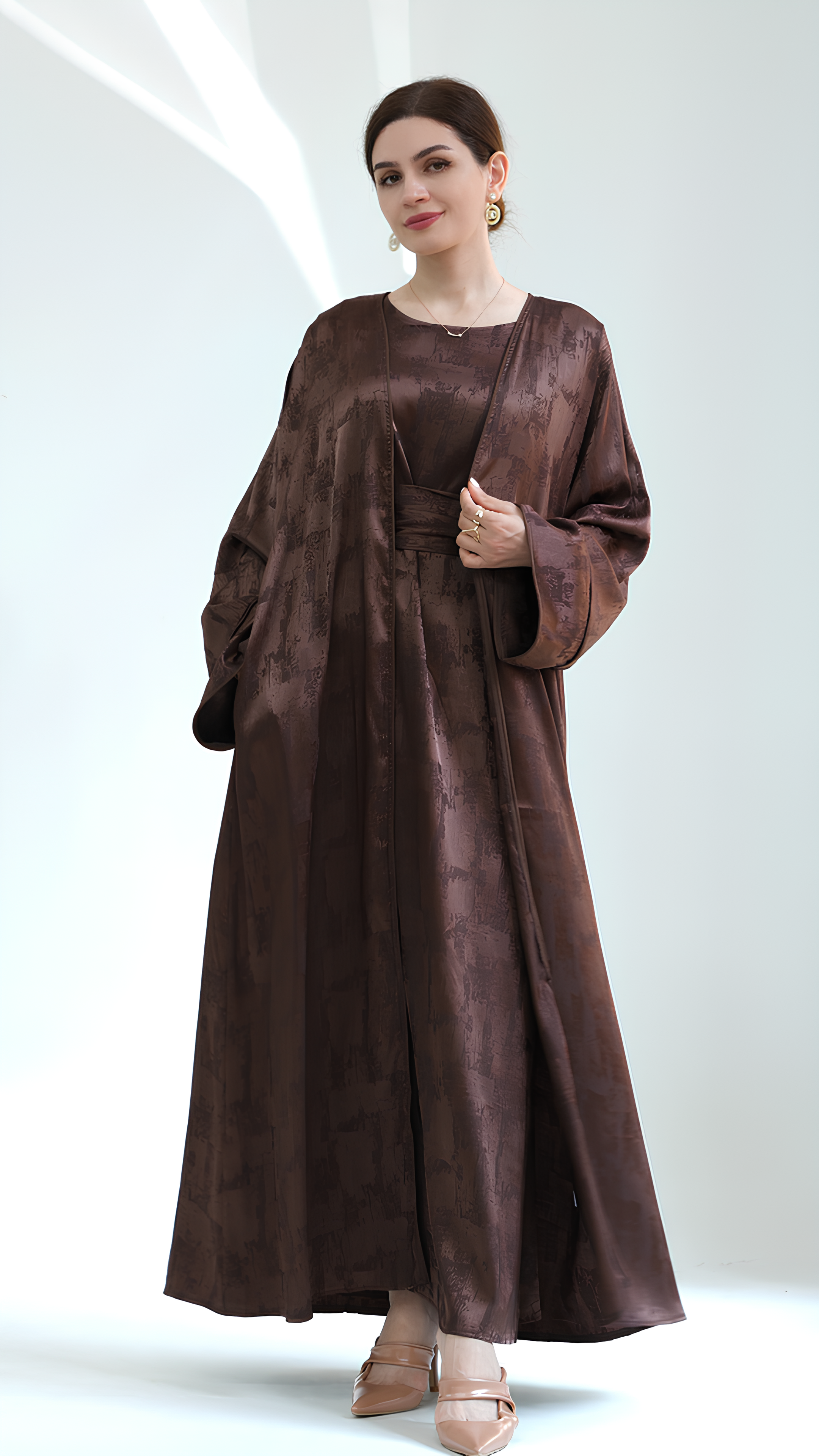 Abaya mit ruhigem Charme