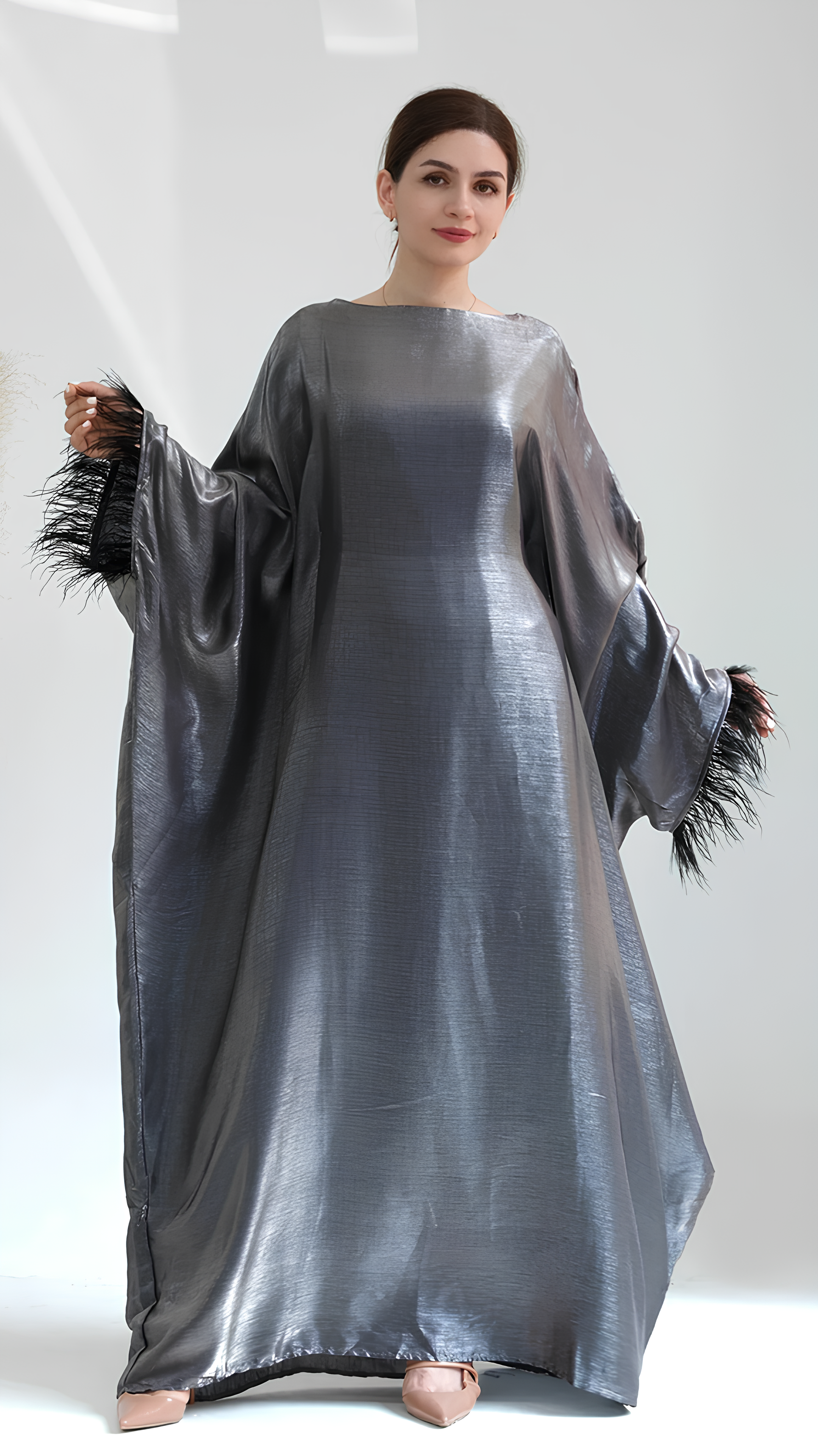 Abaya à plumes fermées