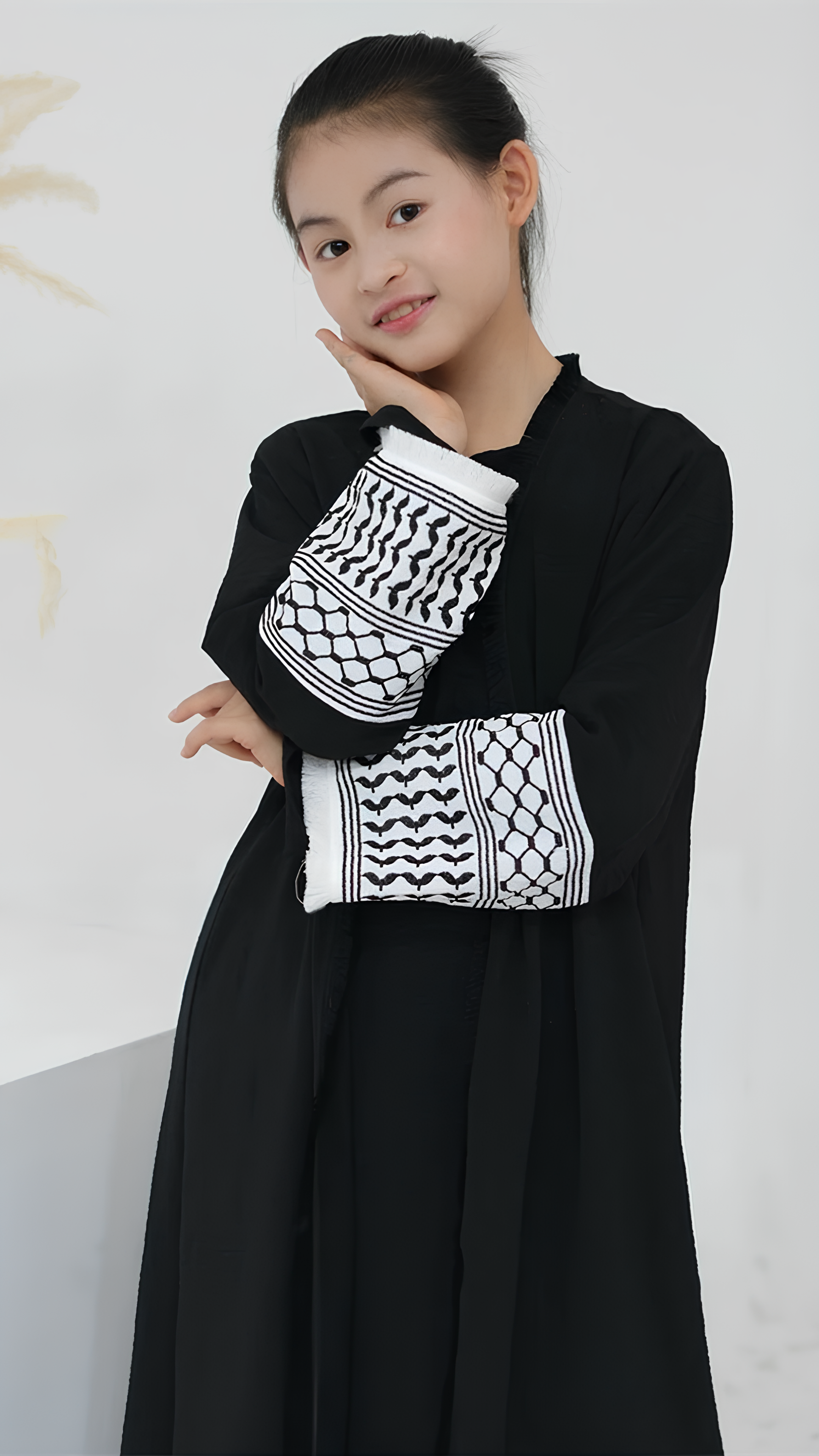 Kids Keffiyeh Abaya Black / 85 Kids Keffiyeh Abaya Black / 85