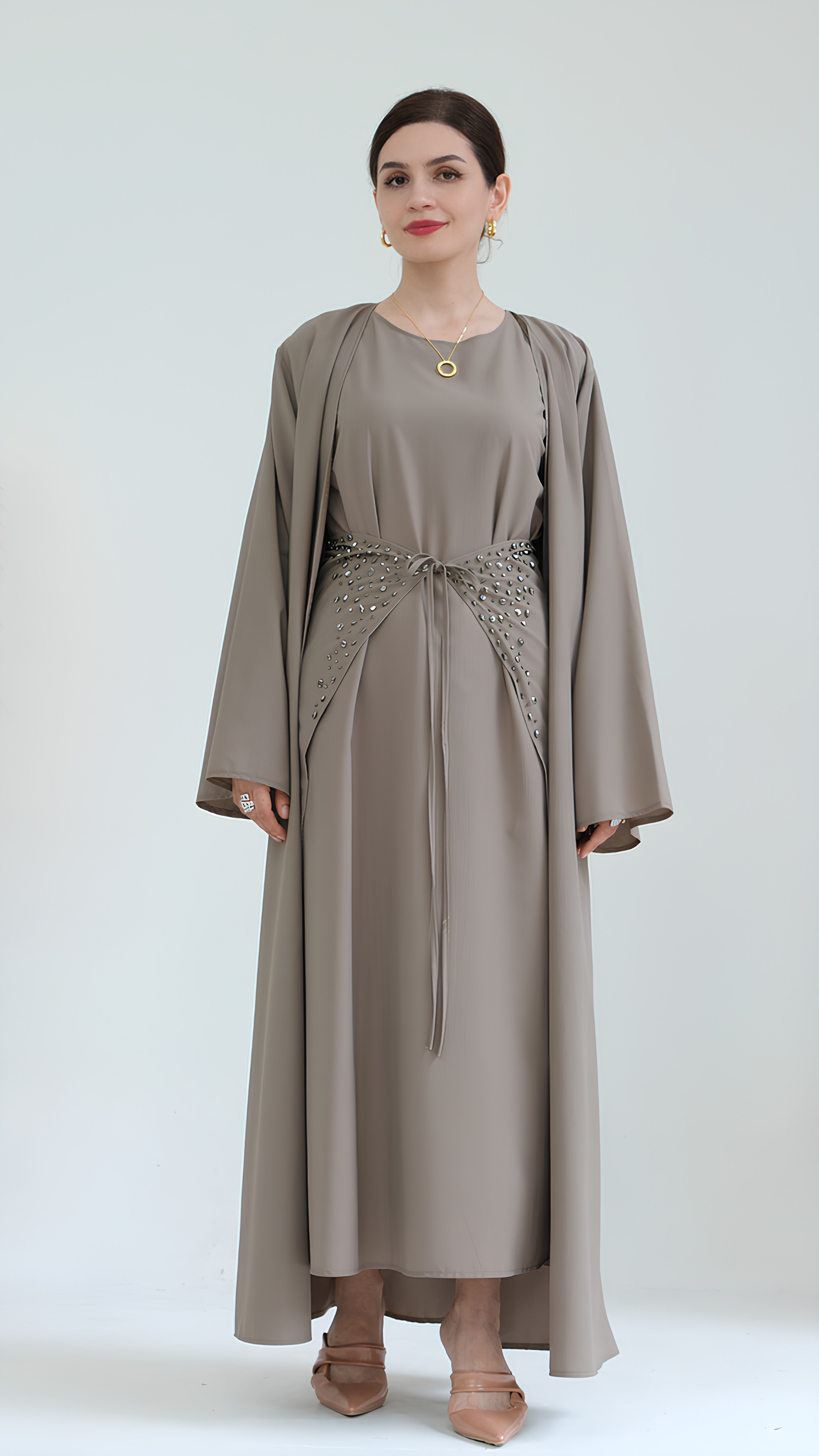 Mit Juwelen besetzte, elegante Abaya