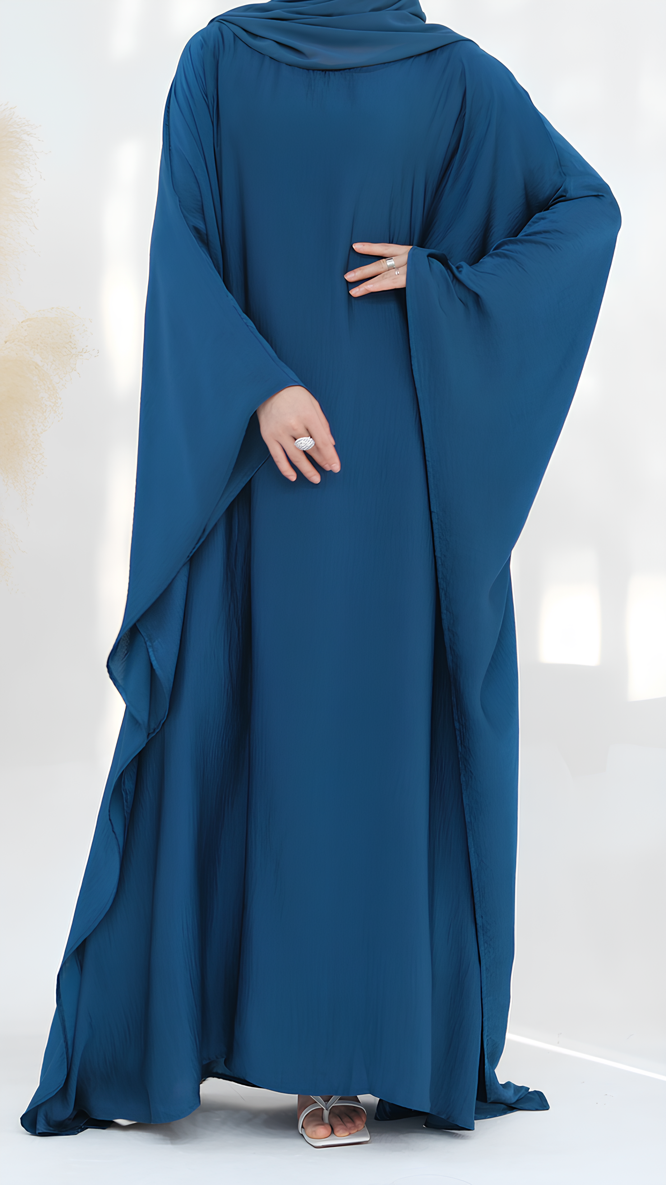 Abaya mit Schmetterlingsmotiv