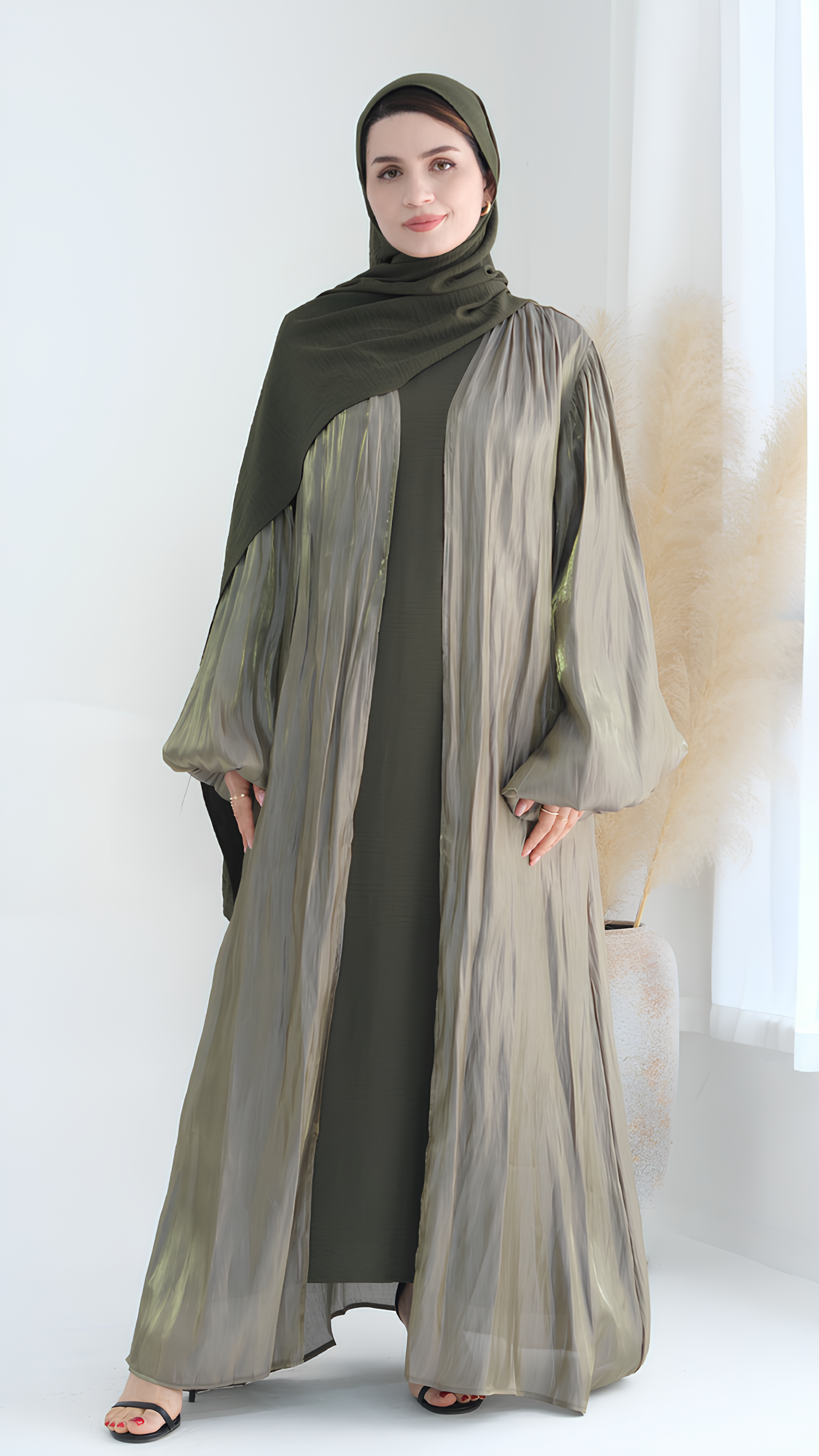 Majestätisches Schimmer-Abaya