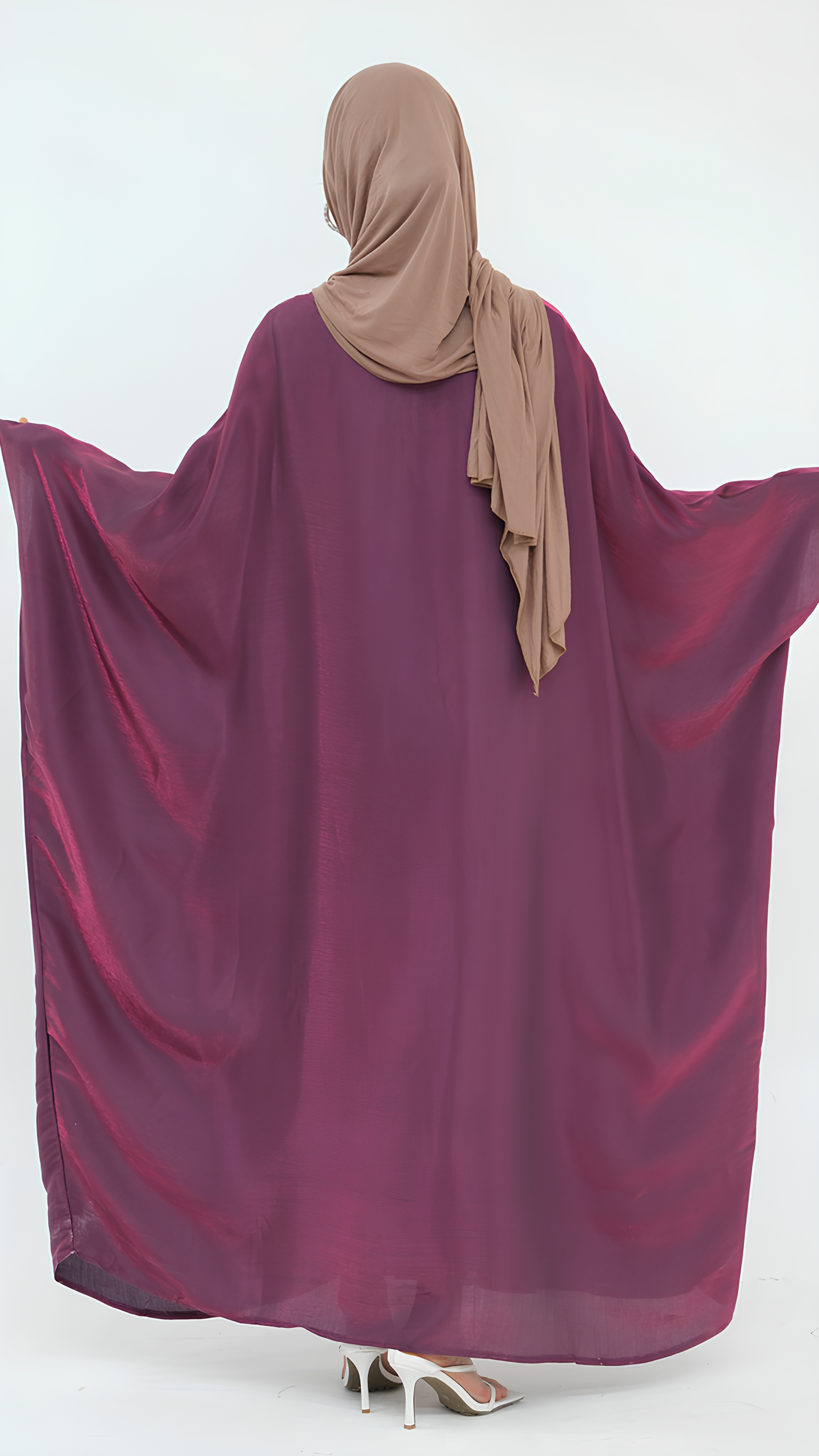 Elegantes Abaya aus Satin mit Schmetterlingen