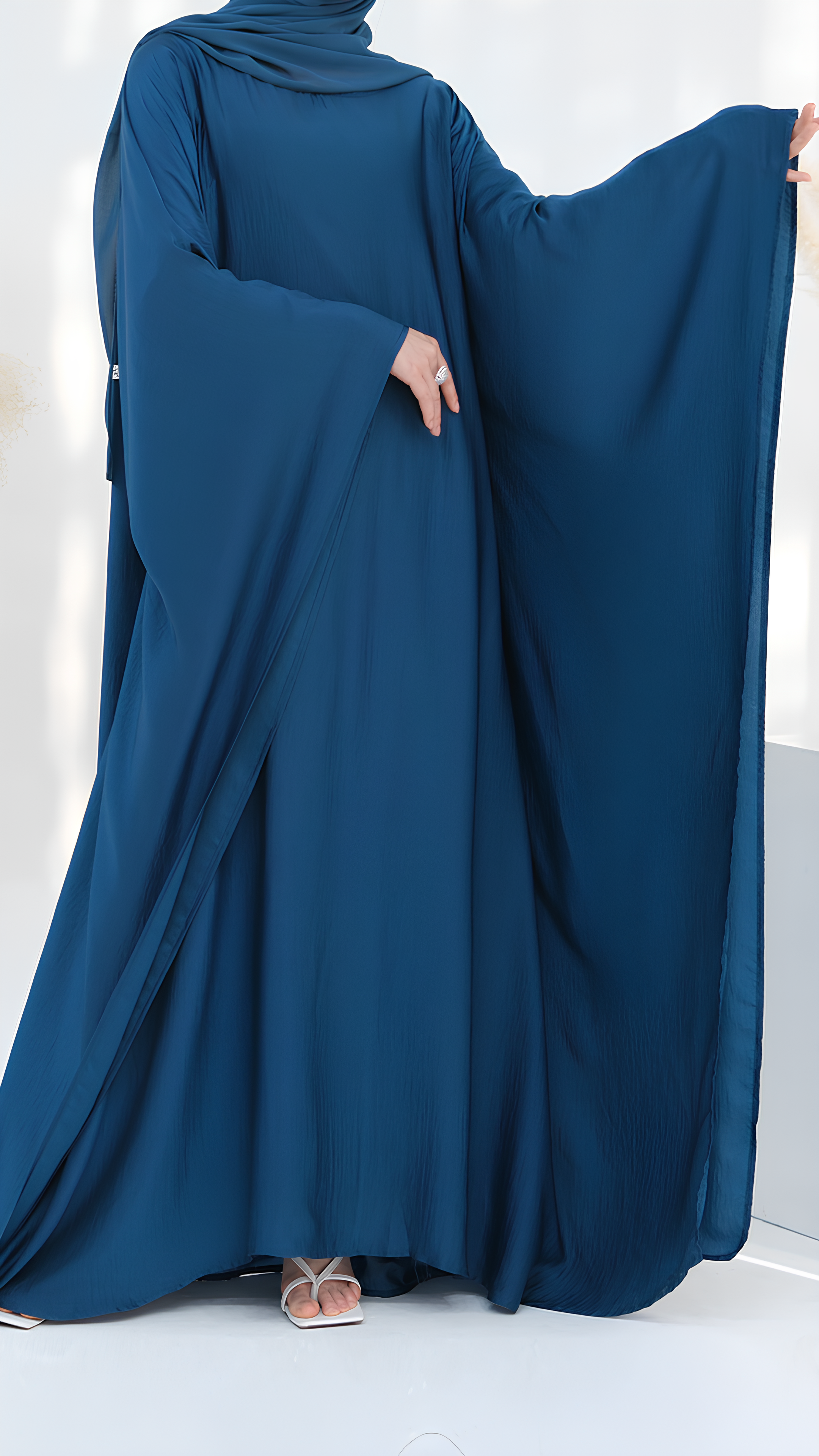 Abaya mit Schmetterlingsmotiv