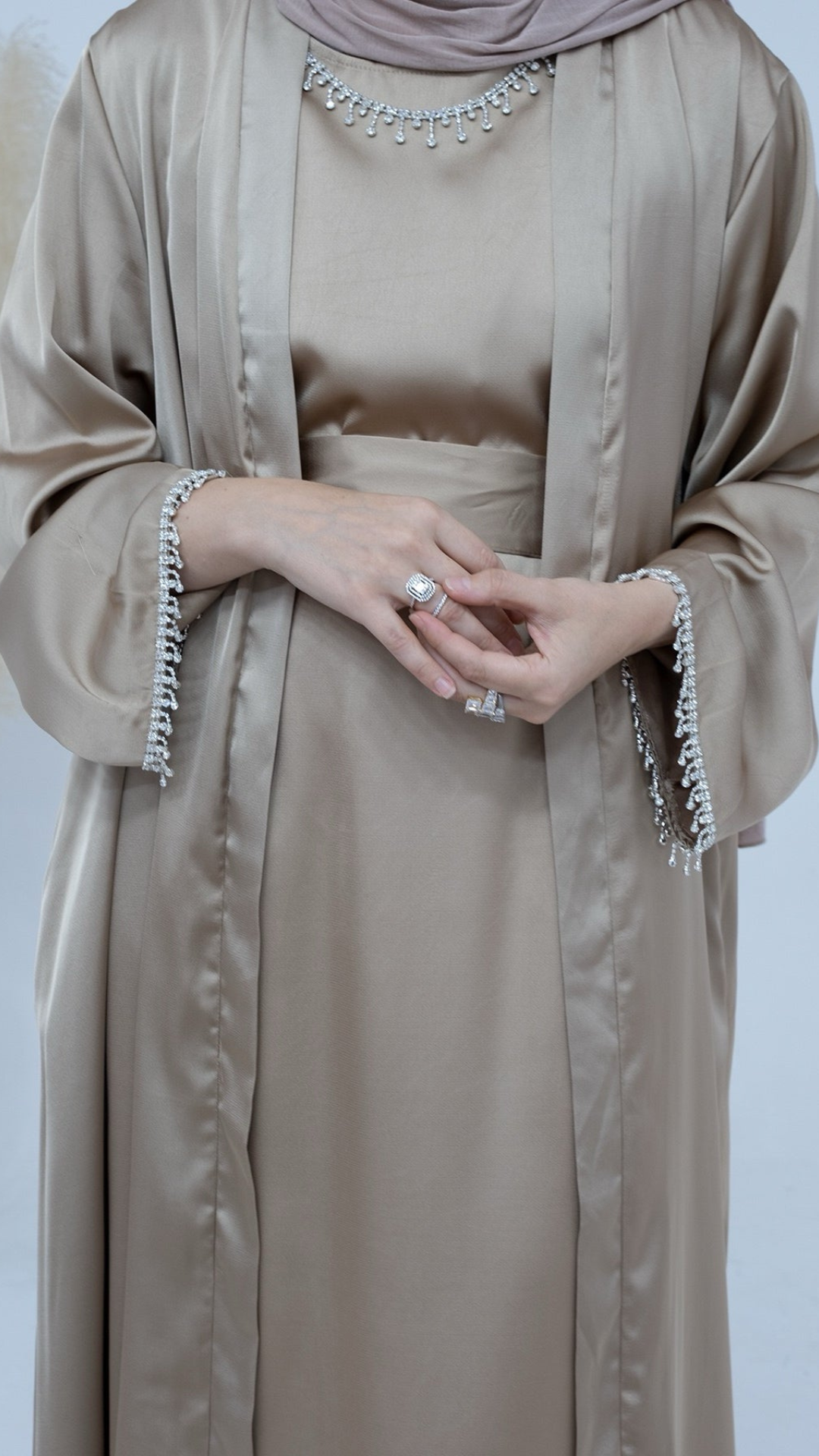 Kimono mit Diamanten, Abaya