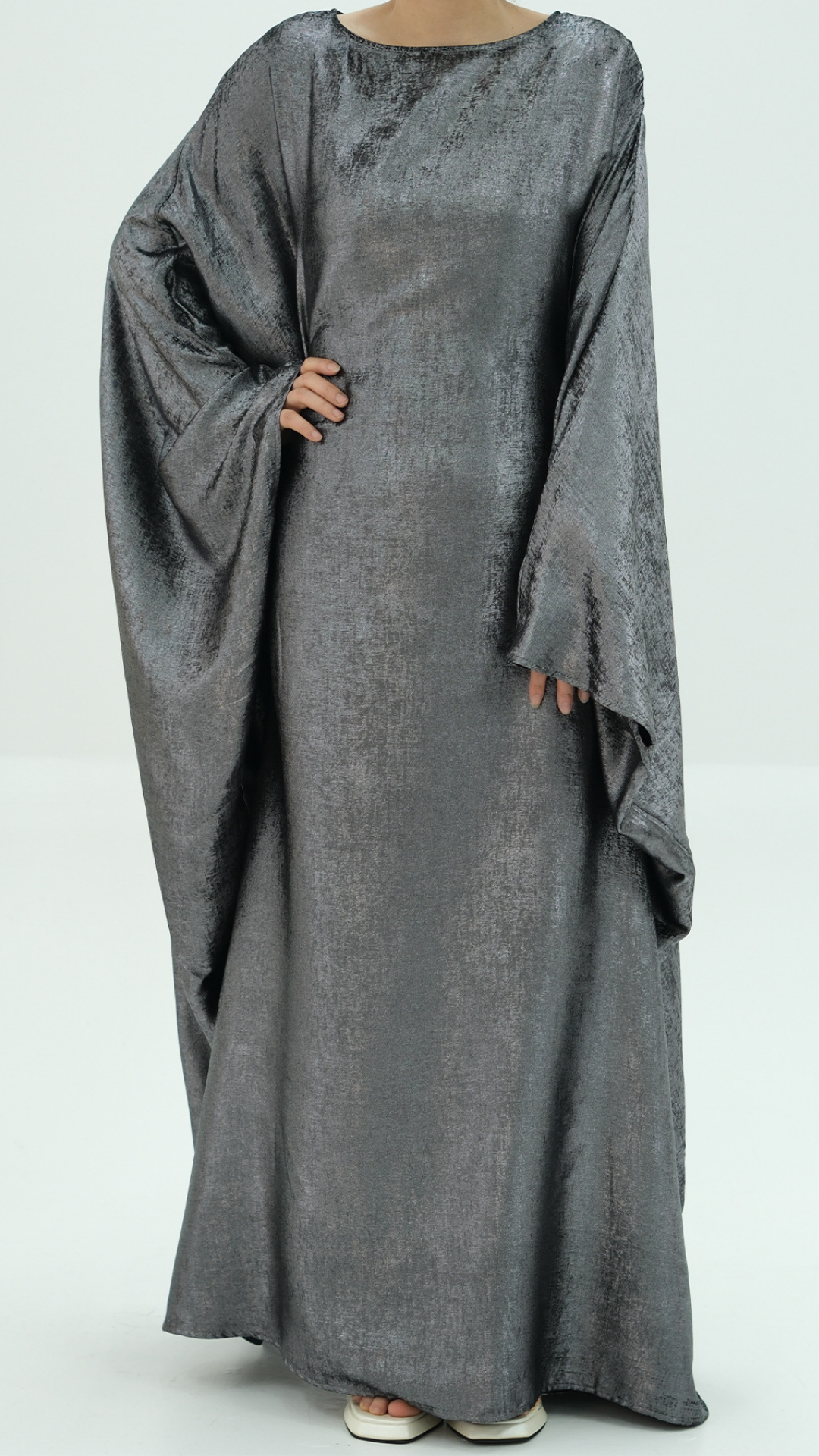 Abaya mit metallischem Schmetterling