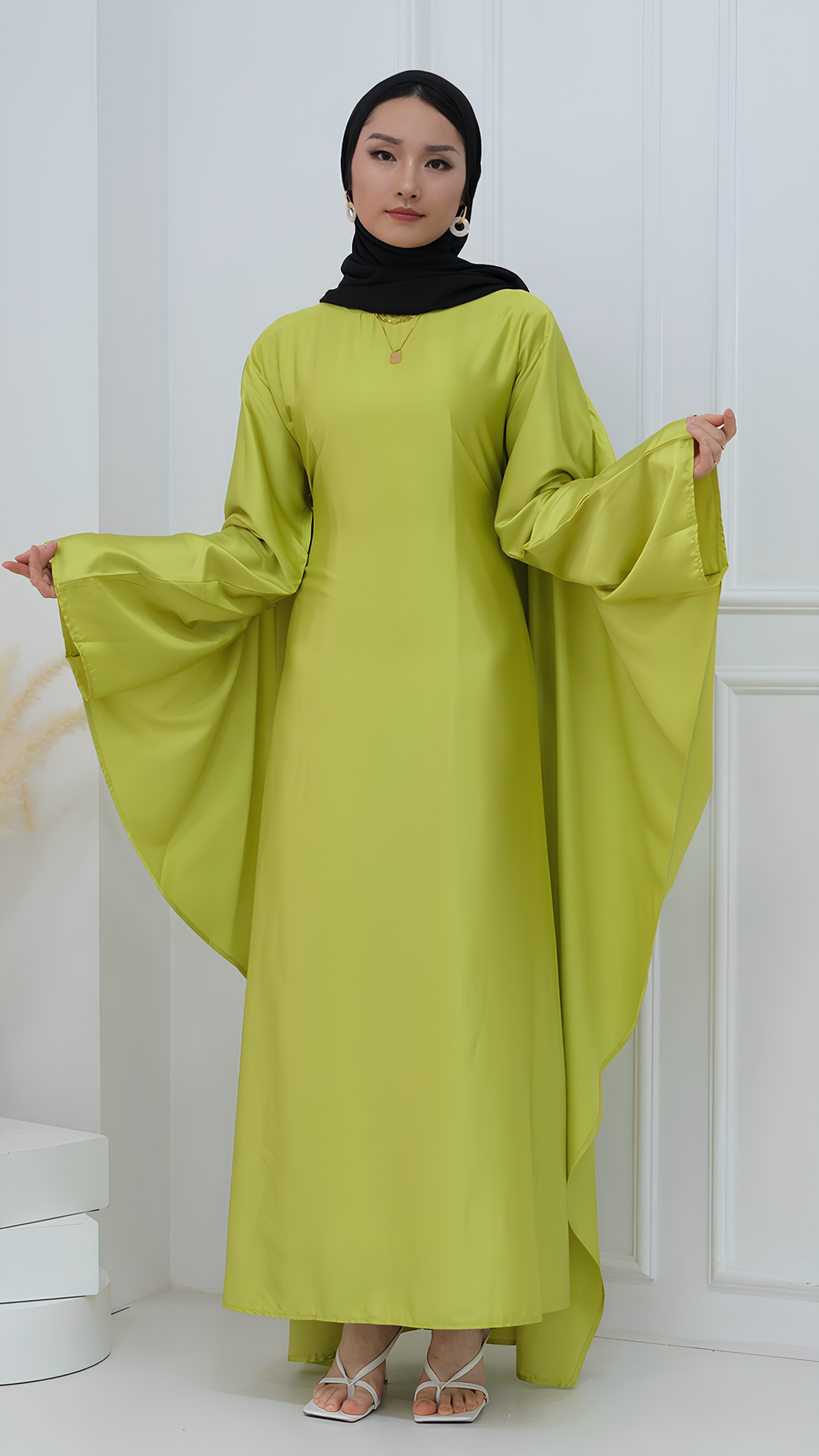 Abaya papillon en satin scintillant