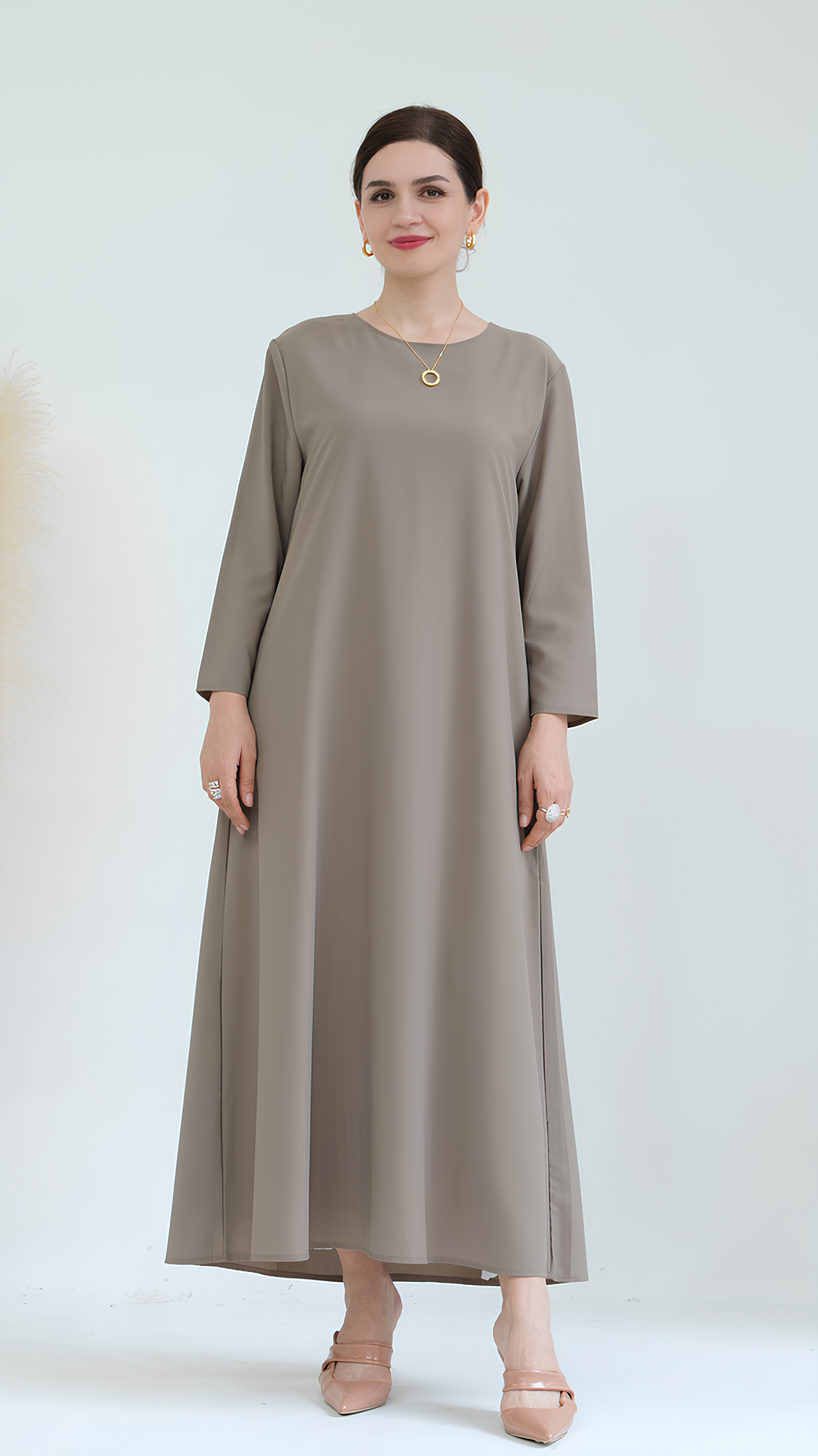 Mit Juwelen besetzte, elegante Abaya