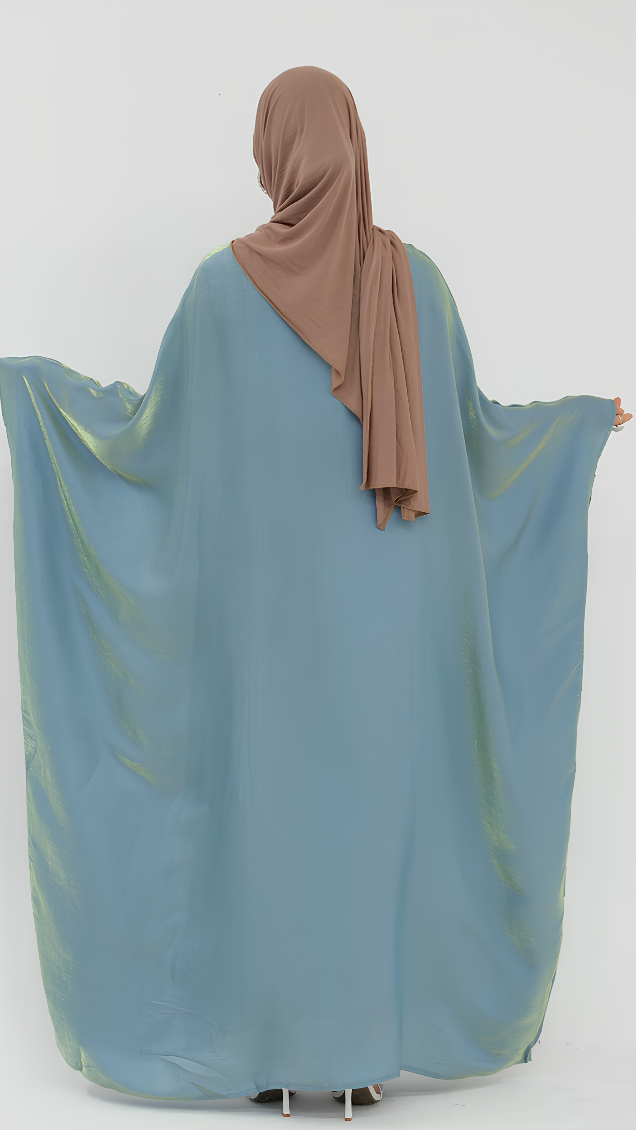 Elegantes Abaya aus Satin mit Schmetterlingen