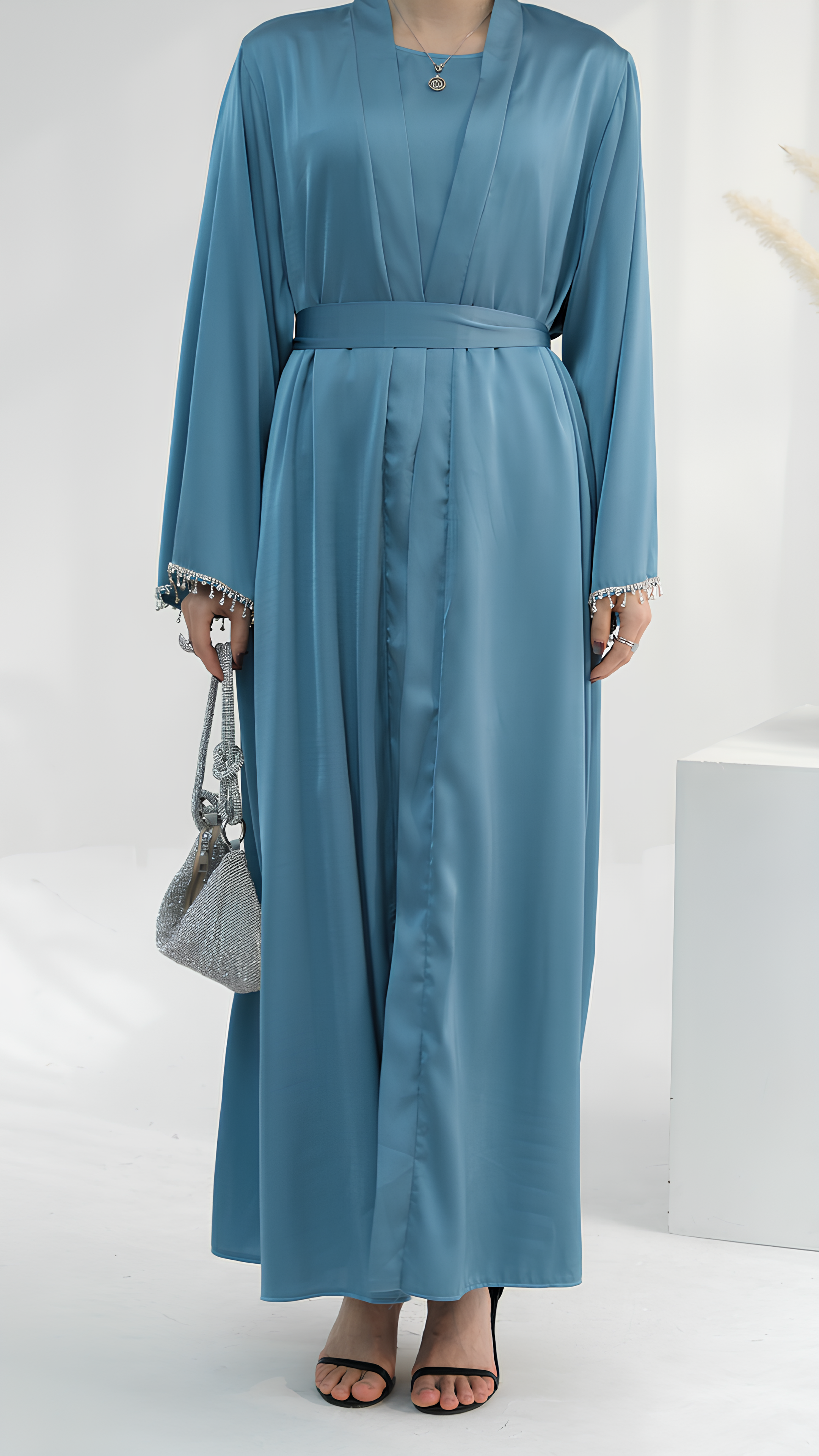 Kimono mit Diamanten, Abaya