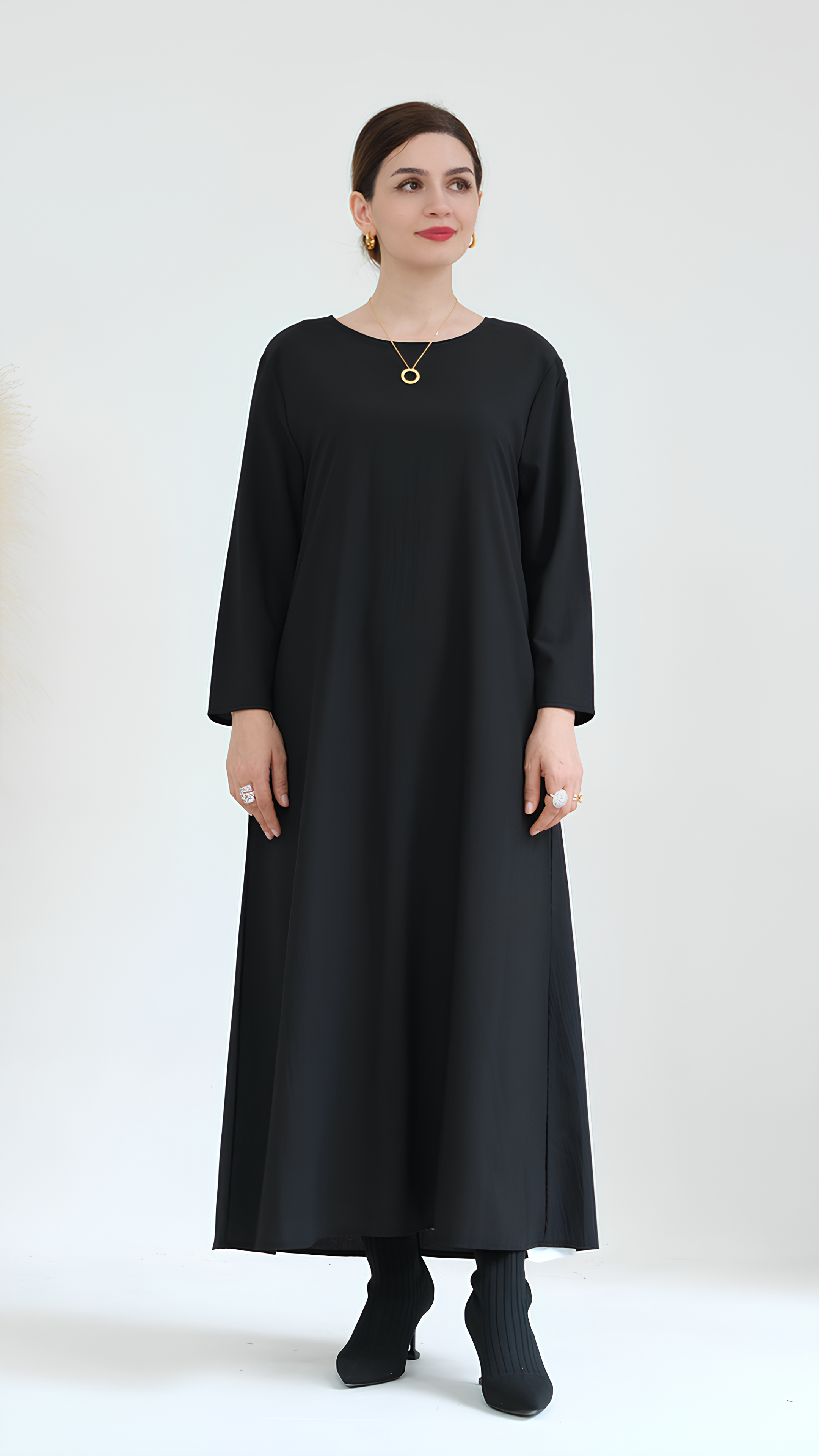 Mit Juwelen besetzte, elegante Abaya