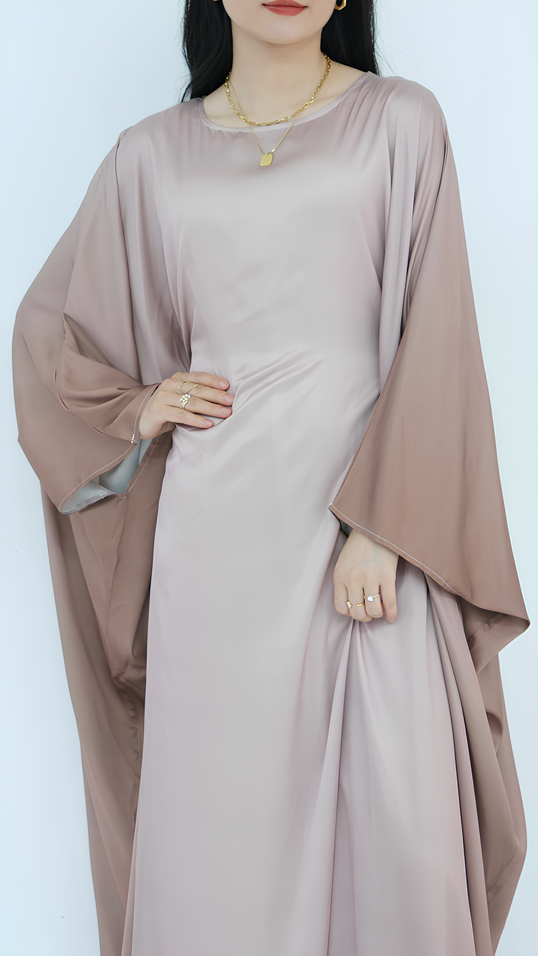 Abaya mit Farbverlauf und Schmetterlingen