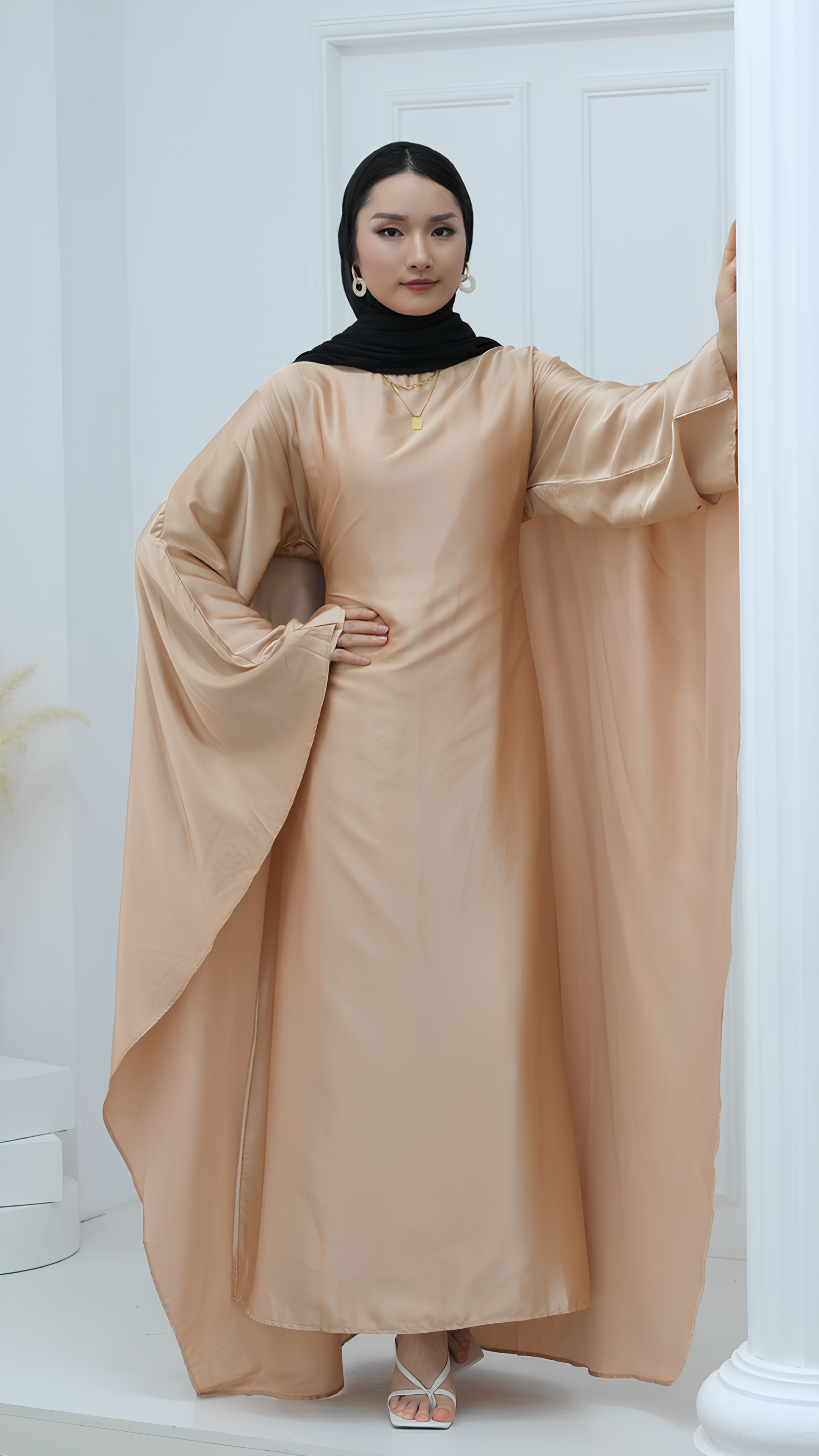 Abaya papillon en satin scintillant