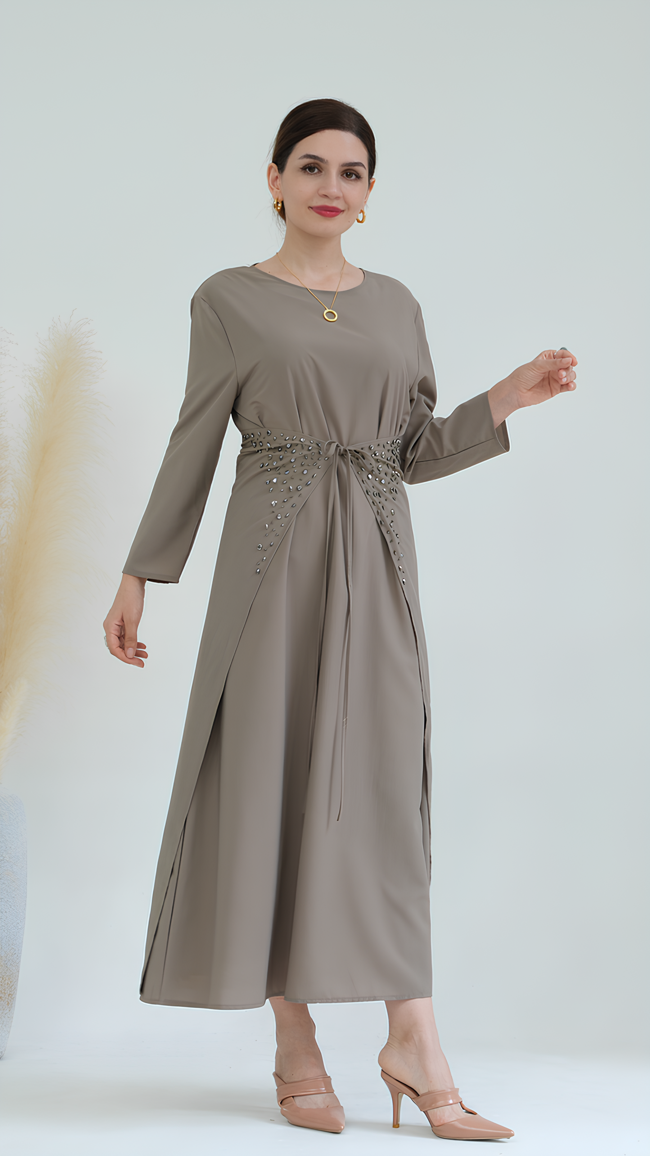 Mit Juwelen besetzte, elegante Abaya