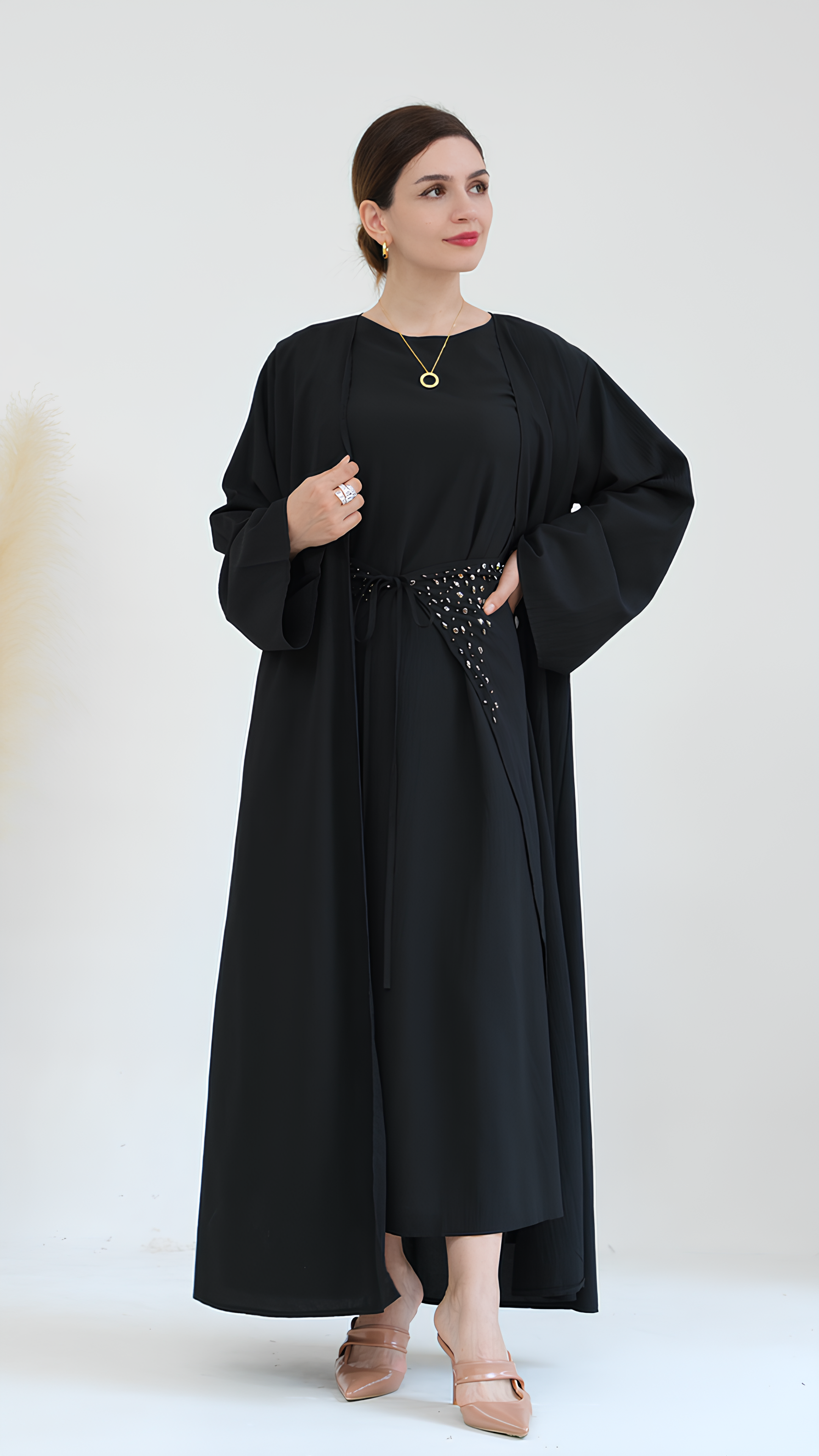 Mit Juwelen besetzte, elegante Abaya