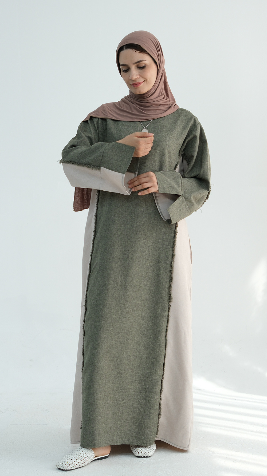 Ashen Aura Abaya