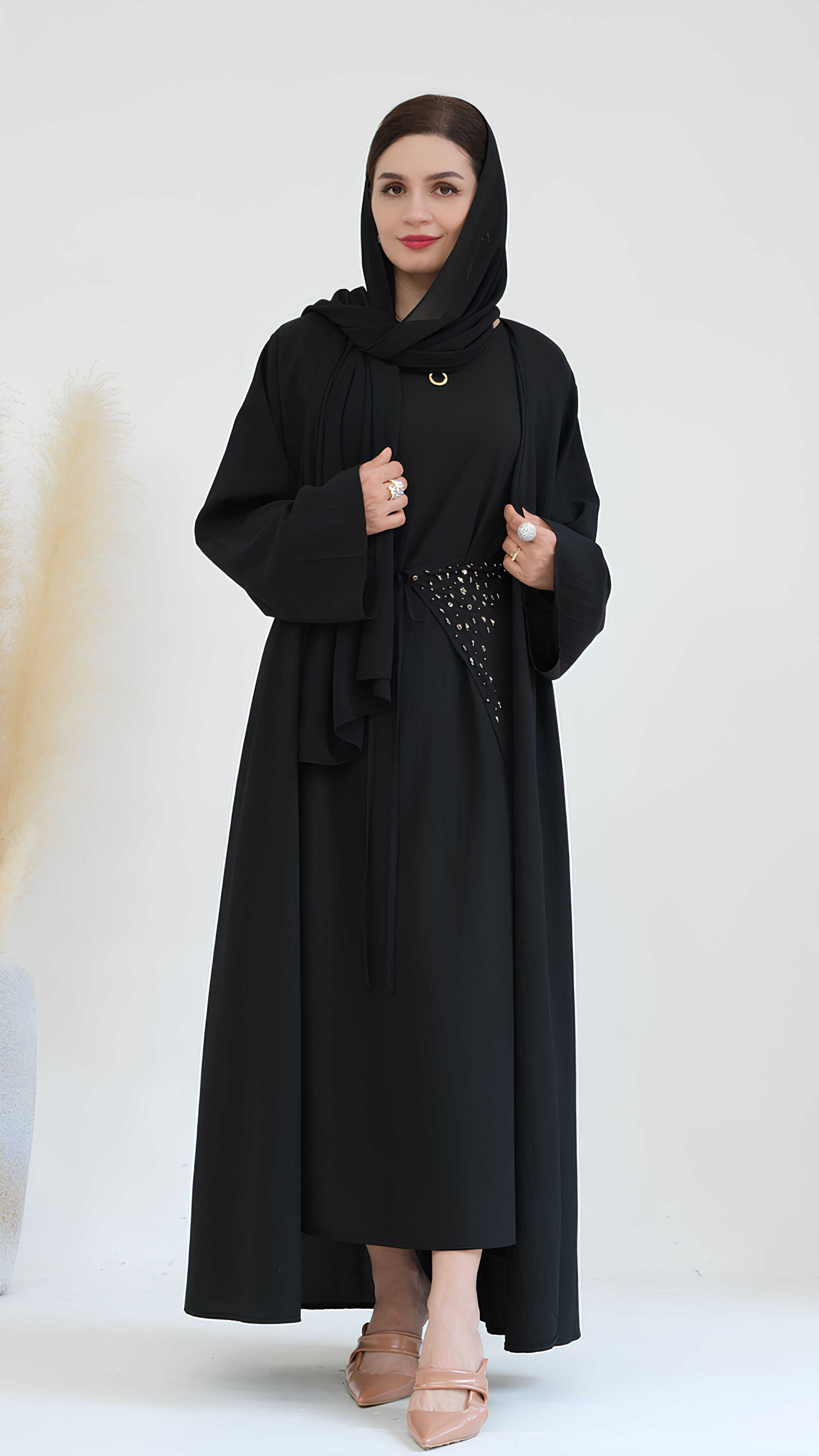 Mit Juwelen besetzte, elegante Abaya