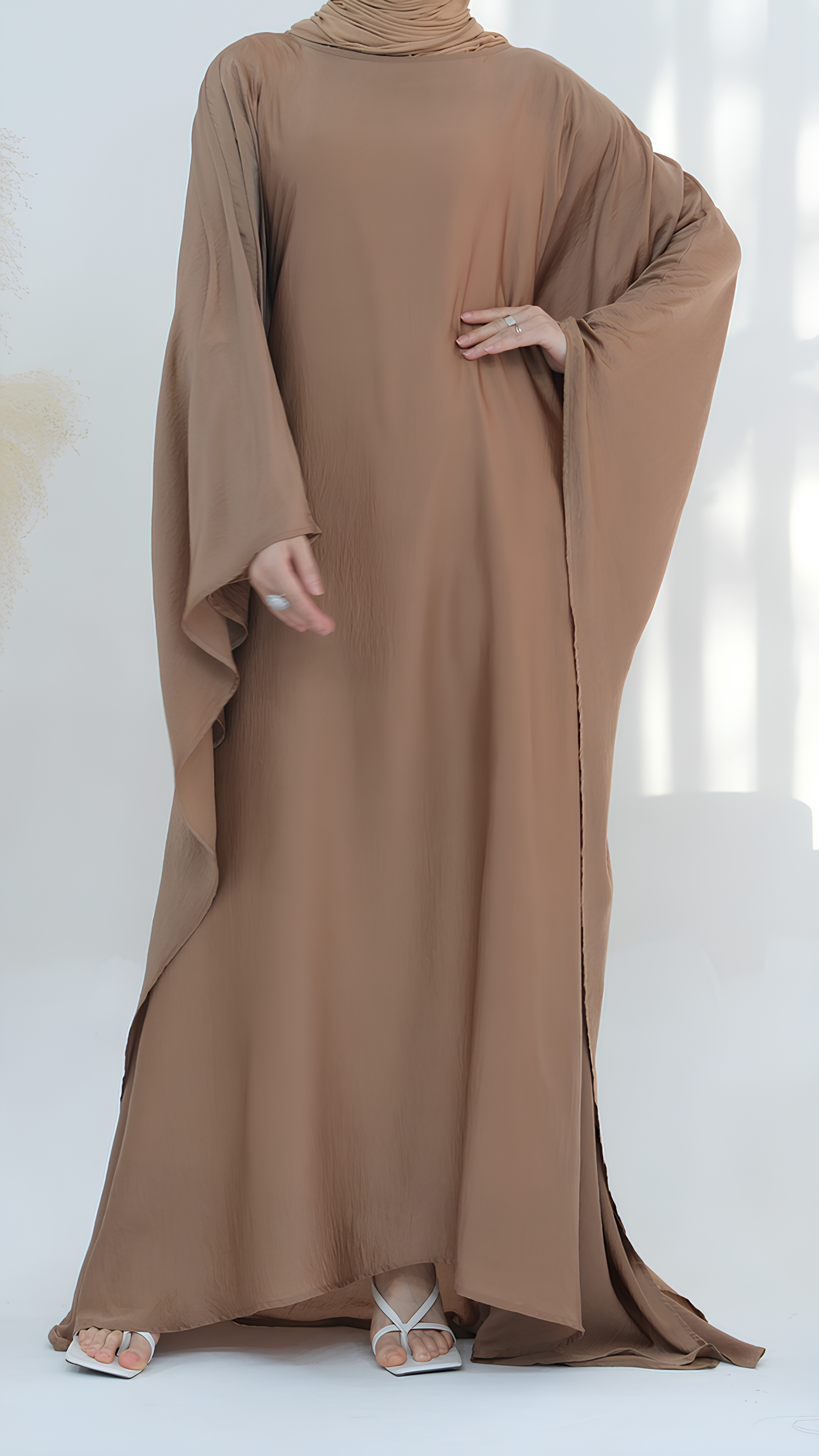 Abaya mit Schmetterlingsmotiv